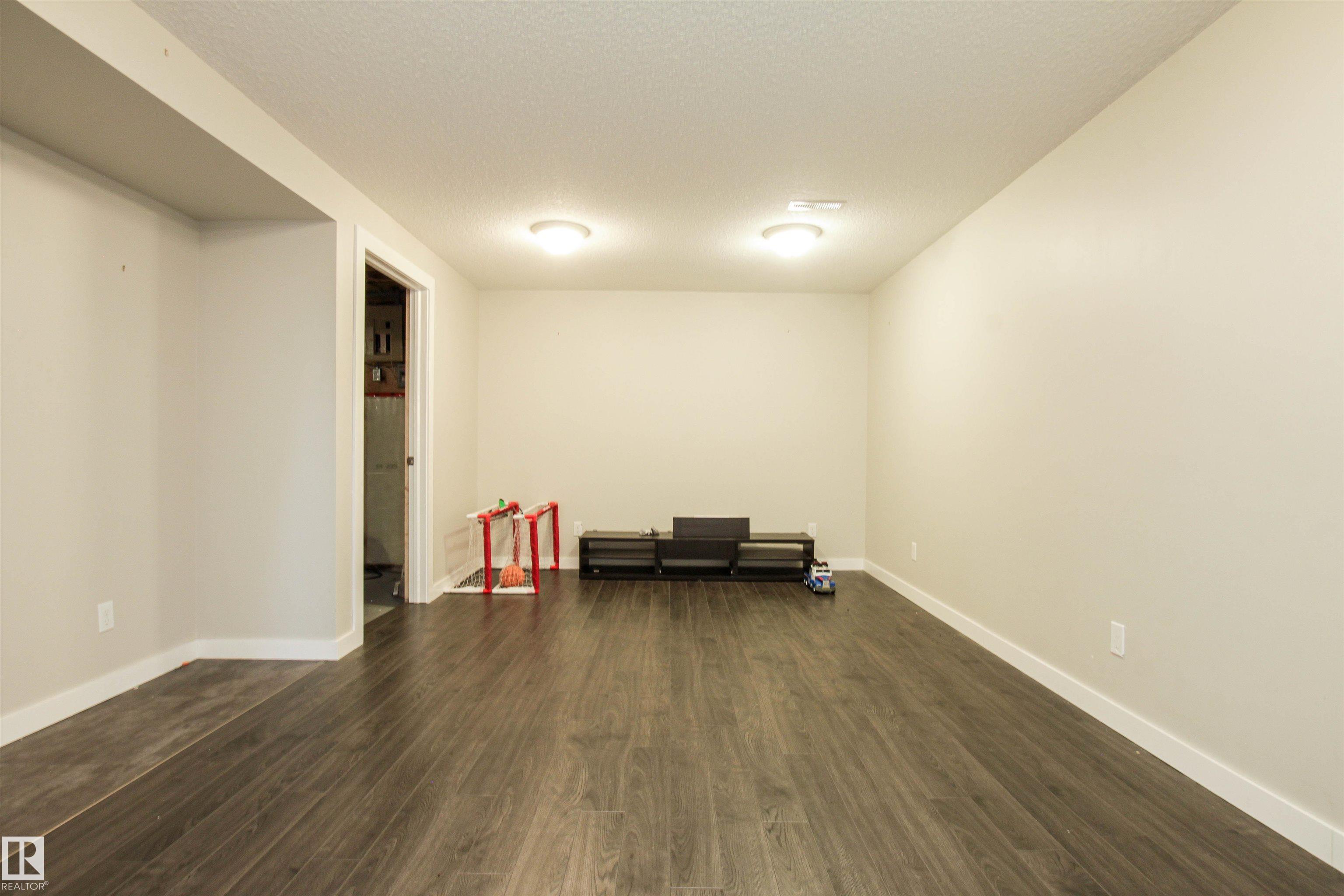 Photo 15 at 2415 49a Street NW, Weinlos, Edmonton