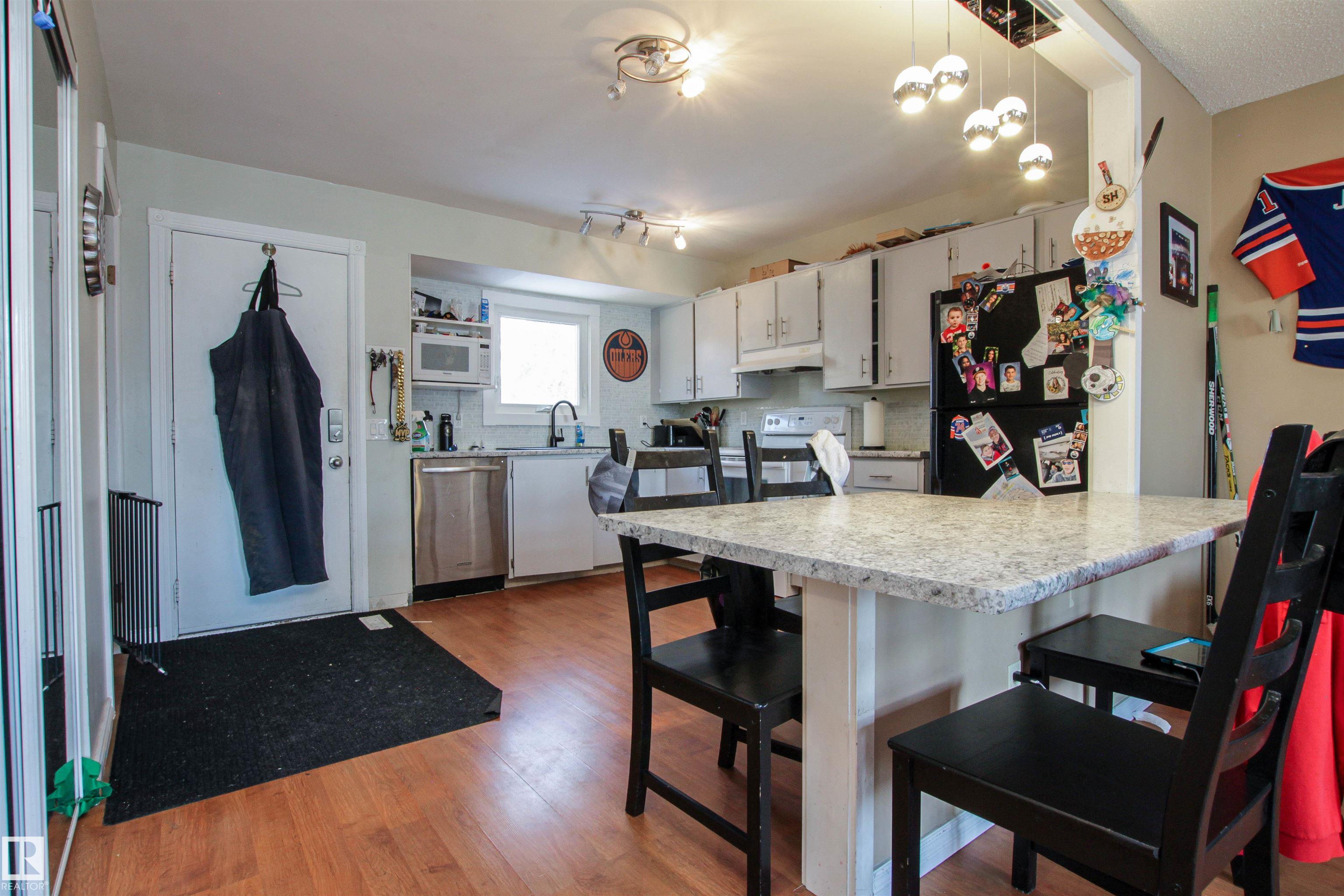 2415 49a Street NW, Weinlos, Edmonton