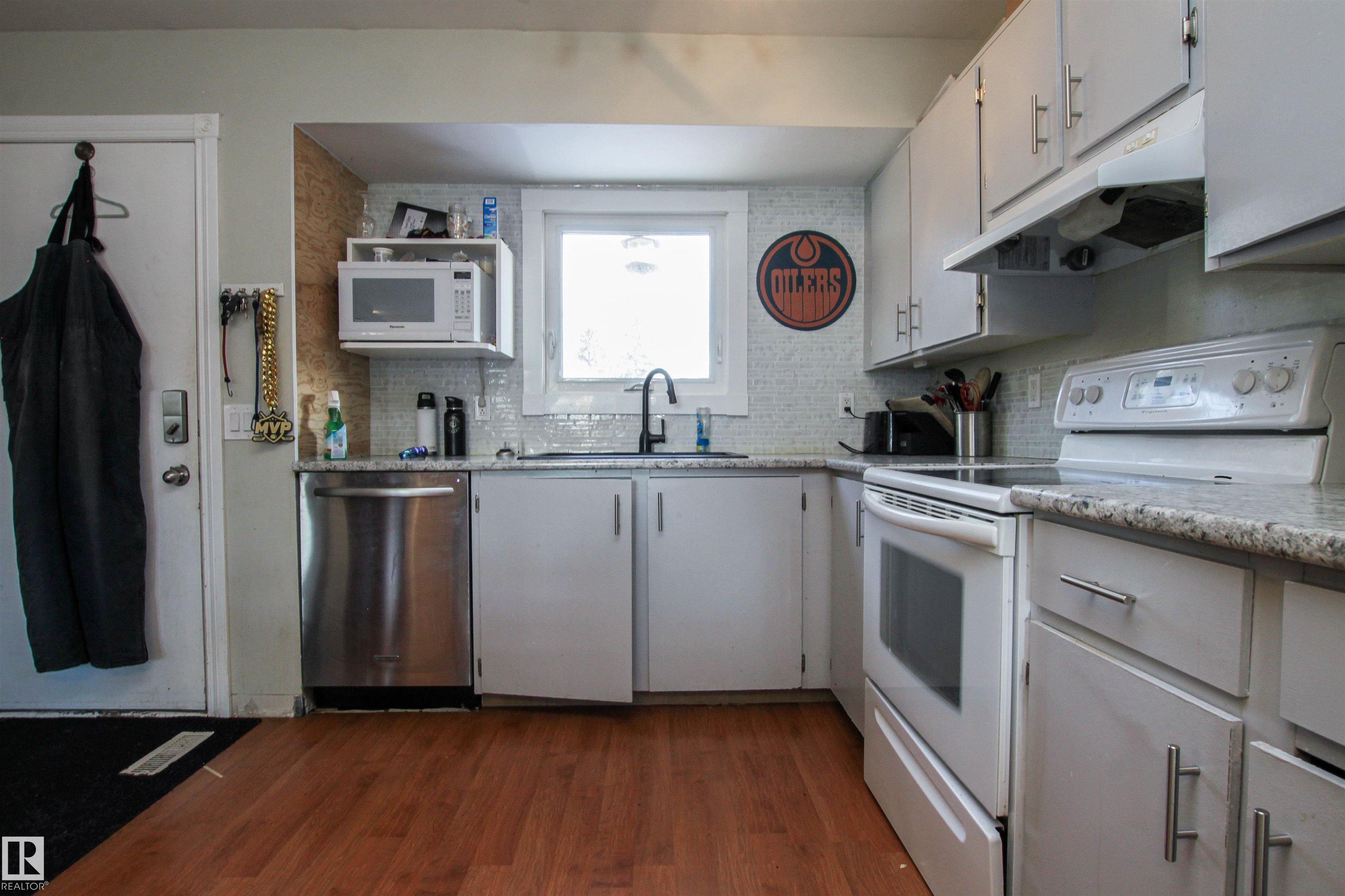 Photo 8 at 2415 49a Street NW, Weinlos, Edmonton