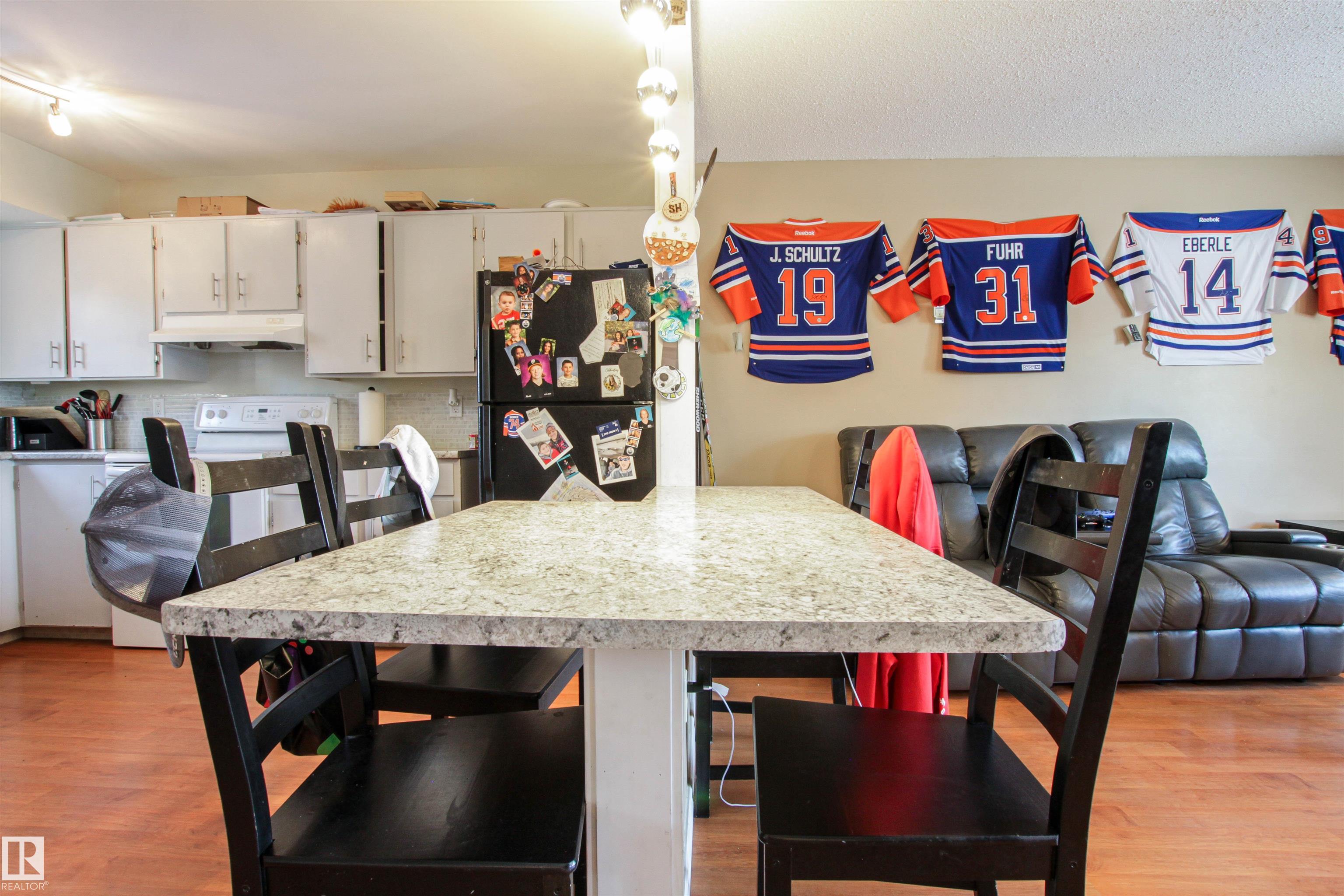 Photo 9 at 2415 49a Street NW, Weinlos, Edmonton