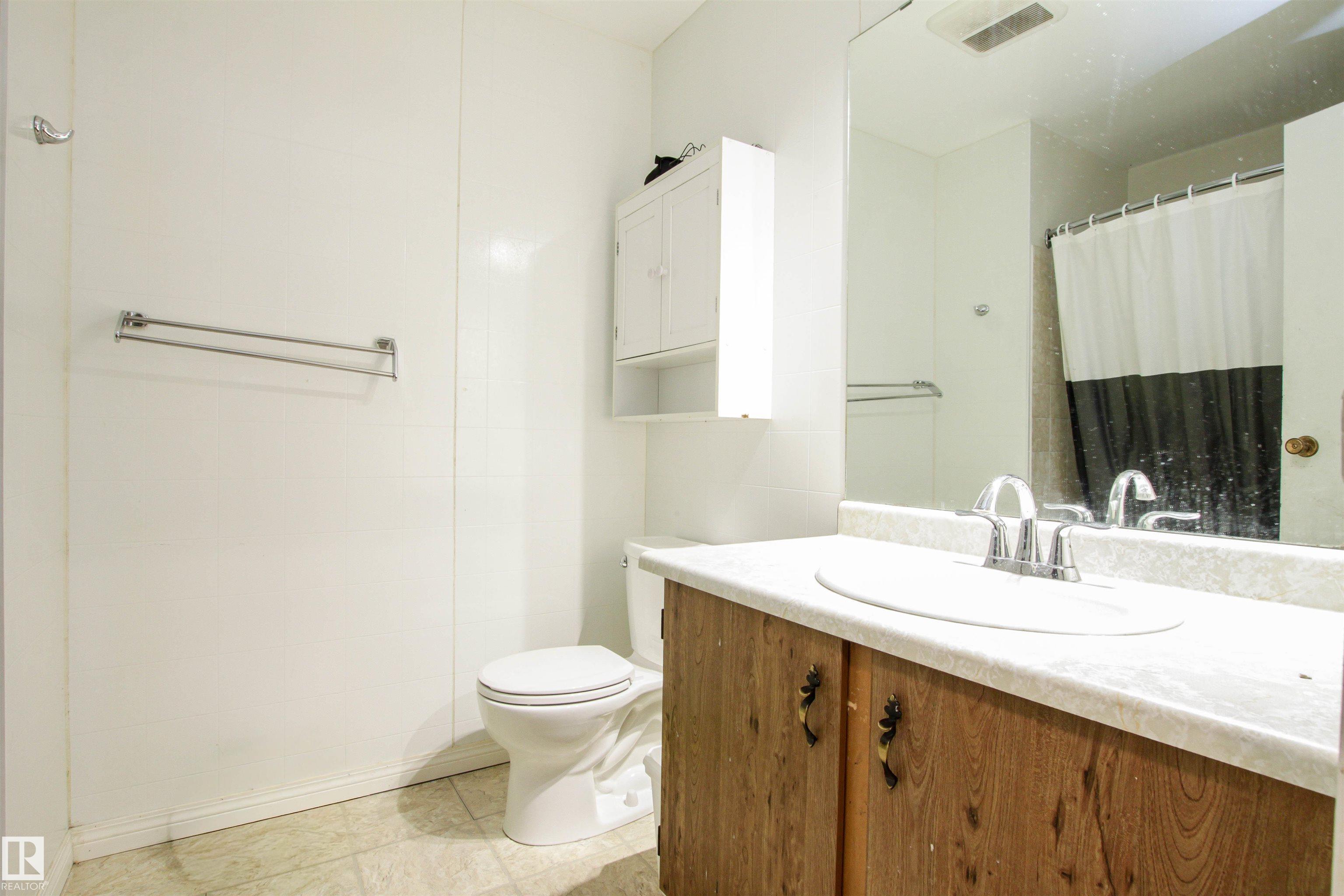 Photo 10 at 2415 49a Street NW, Weinlos, Edmonton