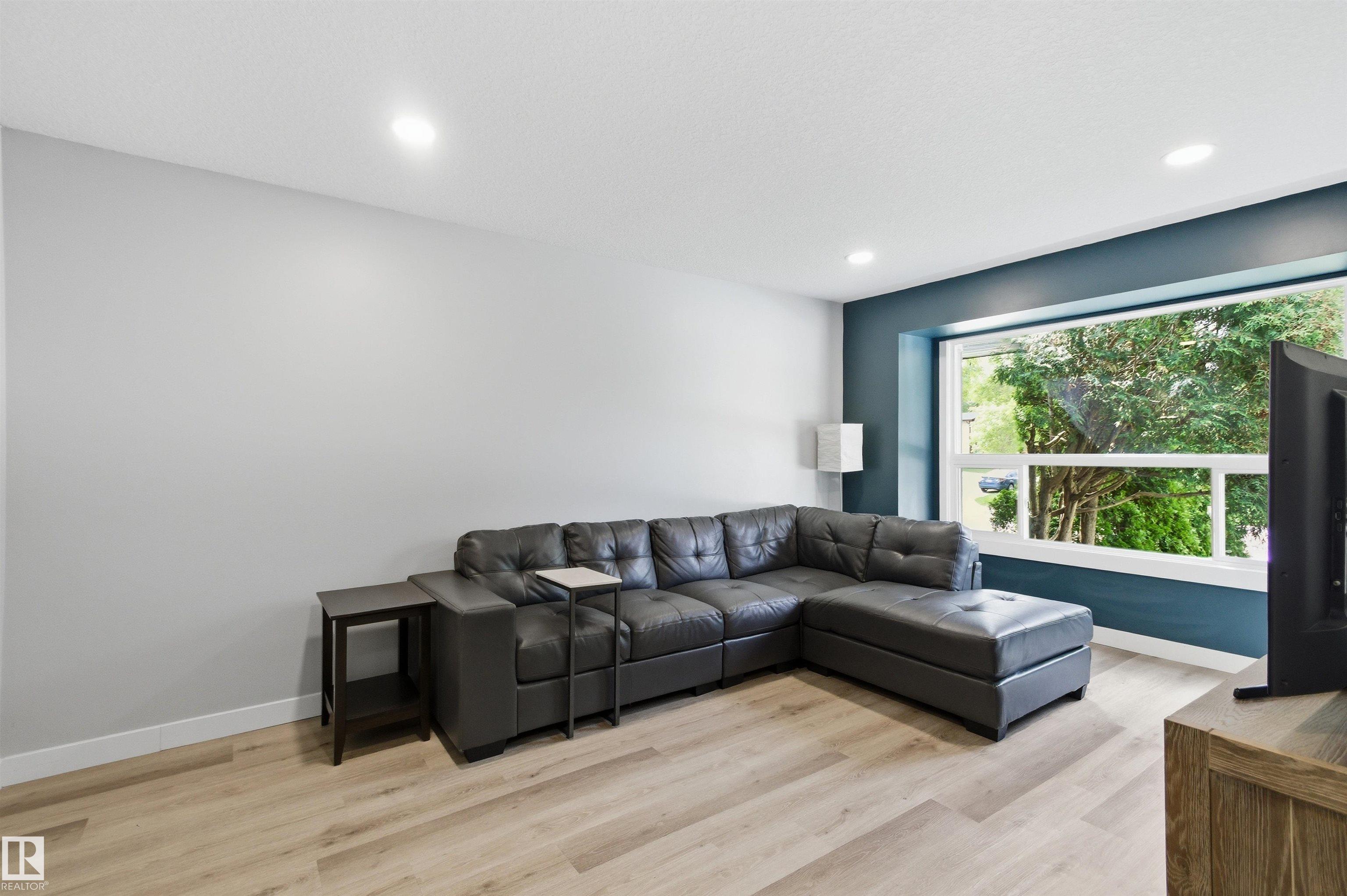 Photo 6 at 3 Woodbine Court, Woodbridge Farms, Sherwood Park