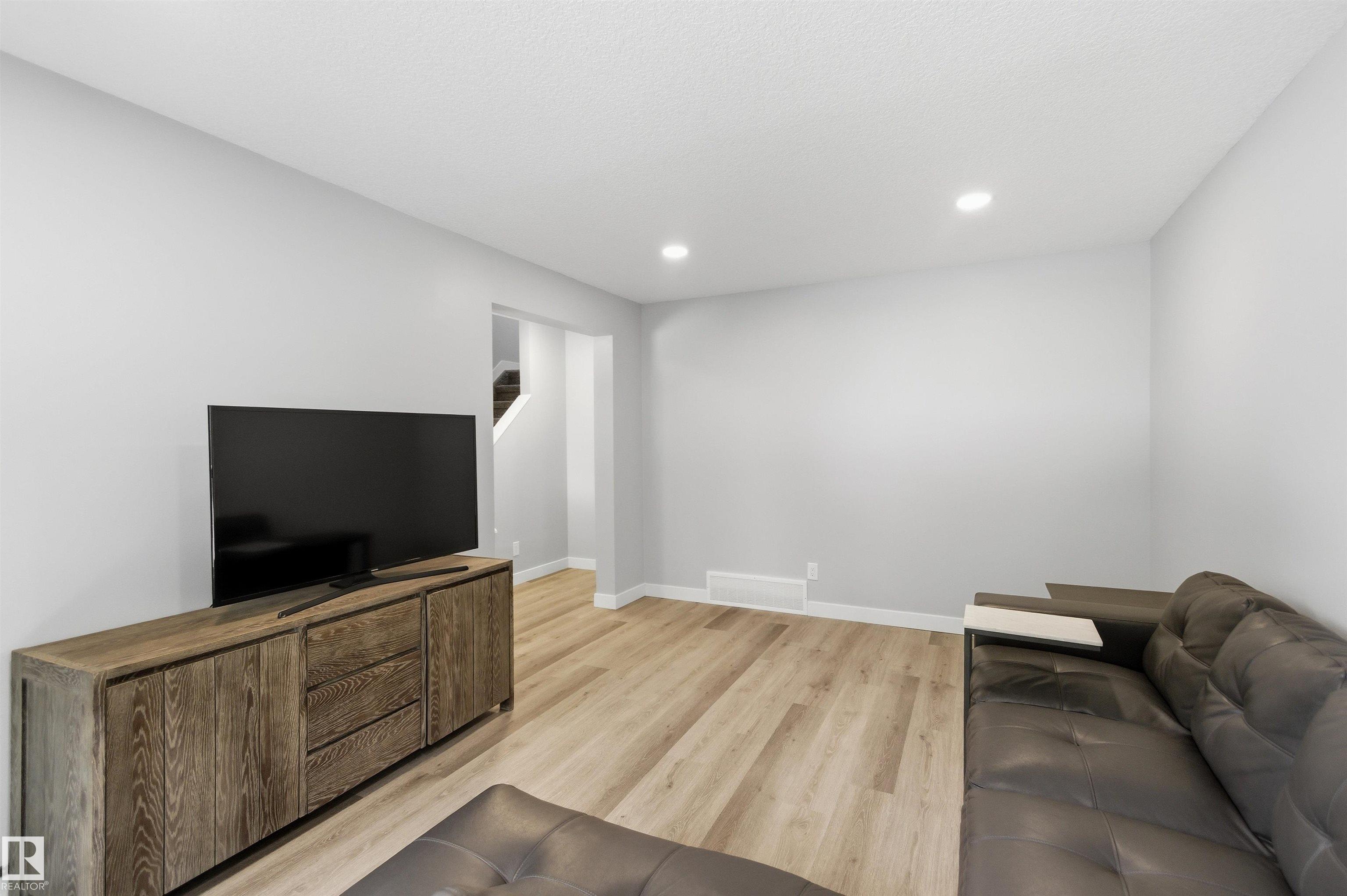 Photo 9 at 3 Woodbine Court, Woodbridge Farms, Sherwood Park