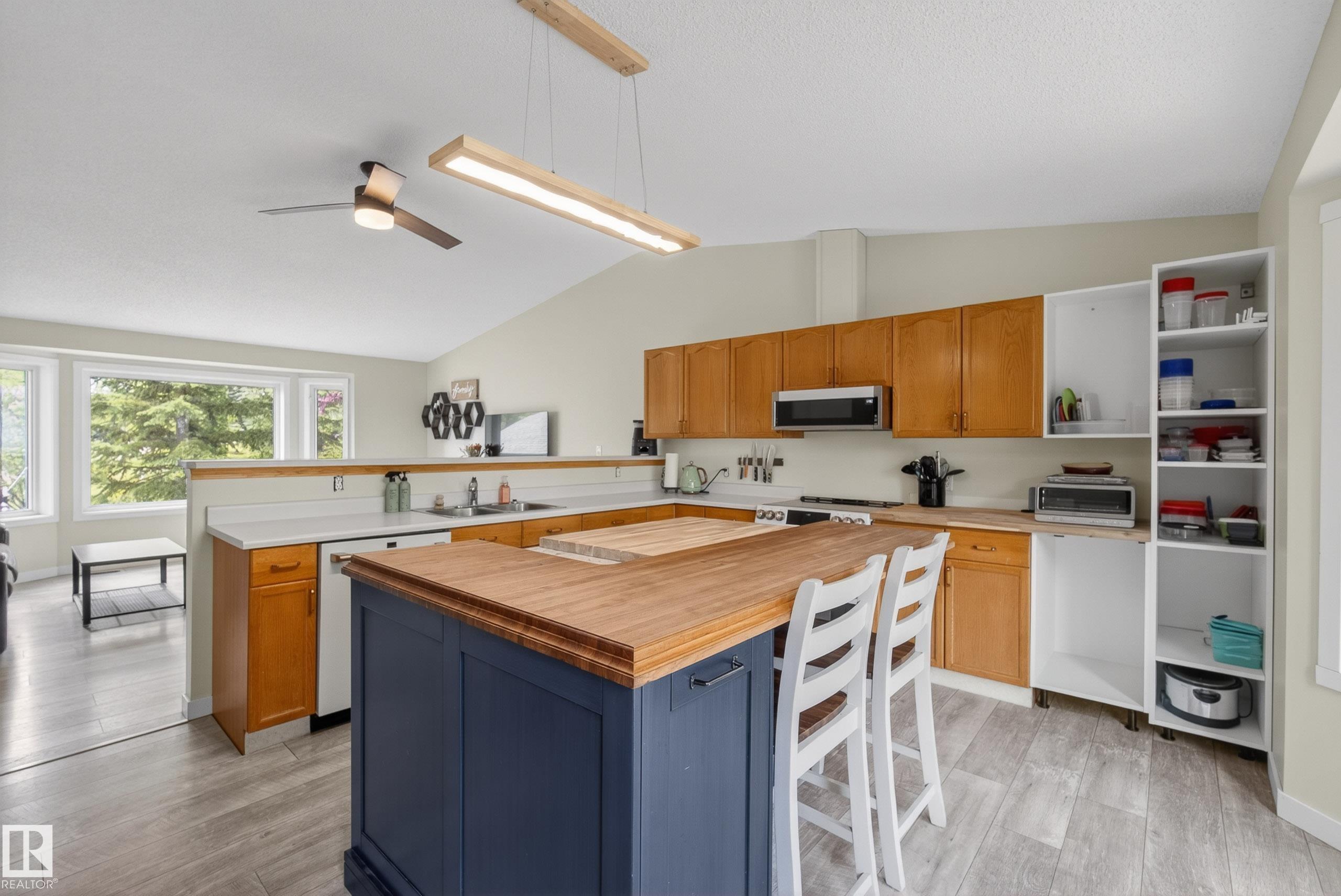 Photo 11 at 21 - 2228 Parkland Drive, Lake Country Prop., Rural Parkland County
