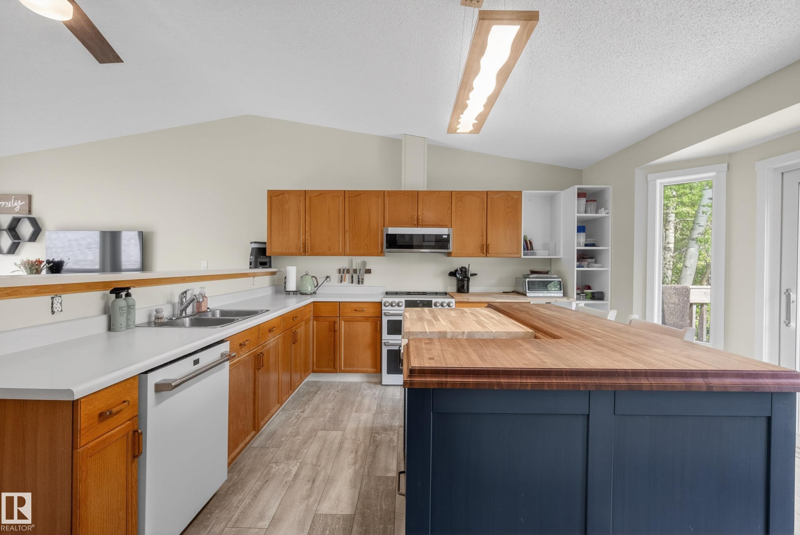 Photo 10 at 21 - 2228 Parkland Drive, Lake Country Prop., Rural Parkland County