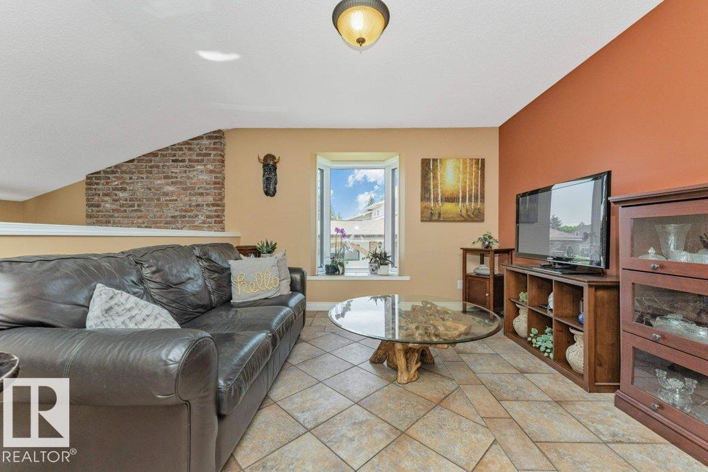 Photo 17 at 149 Greenoch Crescent NW, Greenview, Edmonton