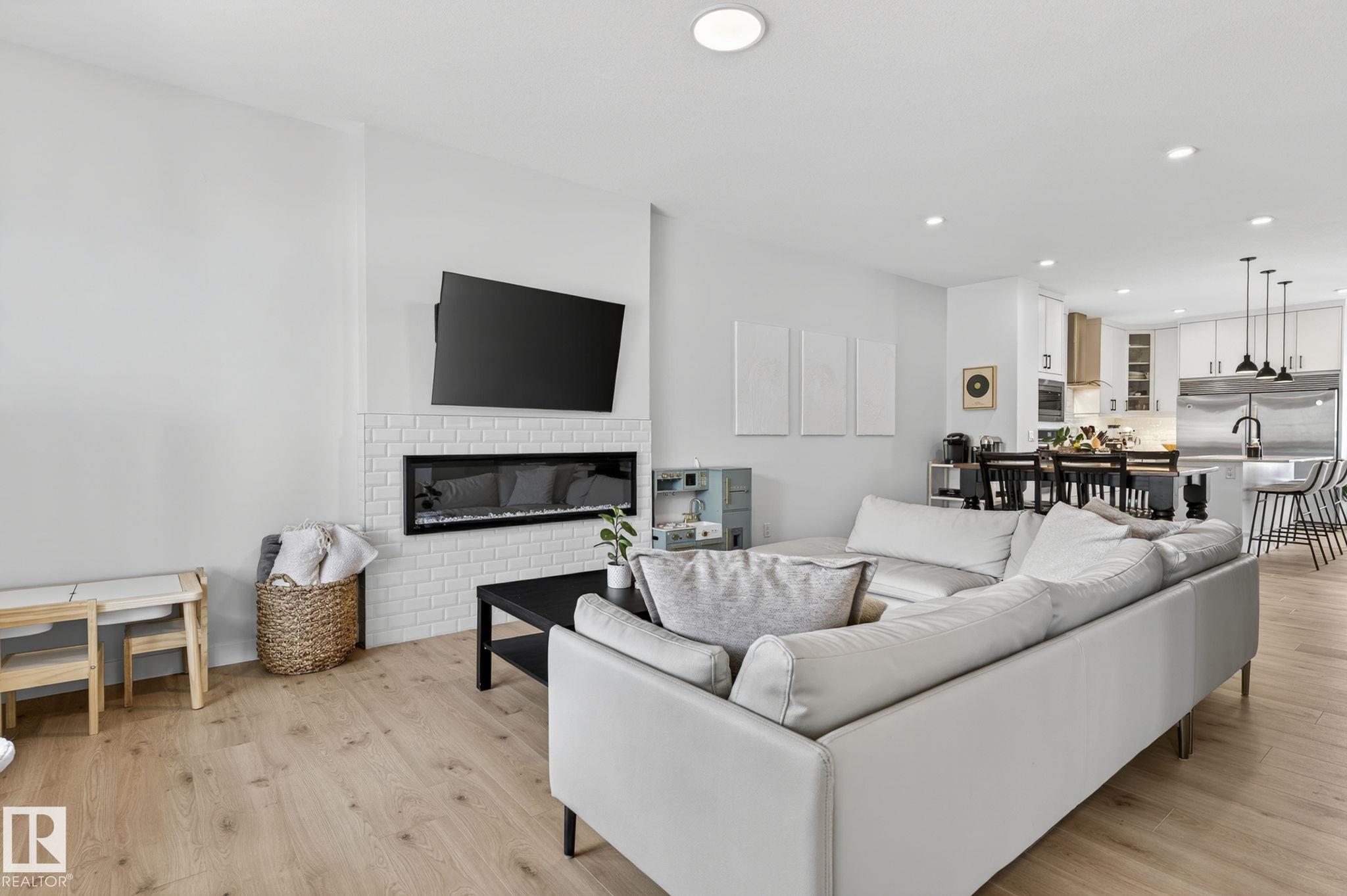Photo 7 at 19334 26a Avenue NW, The Uplands, Edmonton