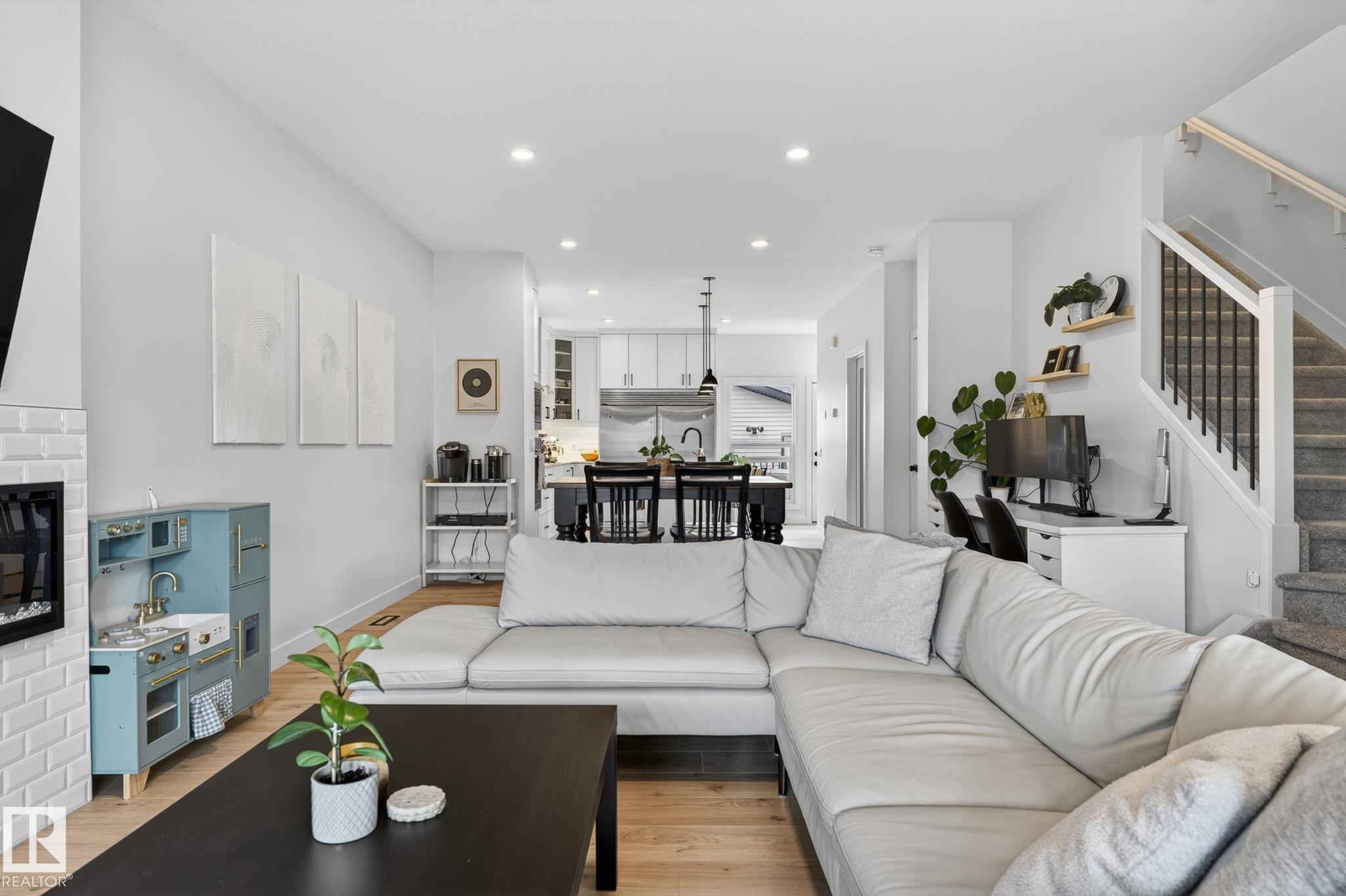 Photo 9 at 19334 26a Avenue NW, The Uplands, Edmonton