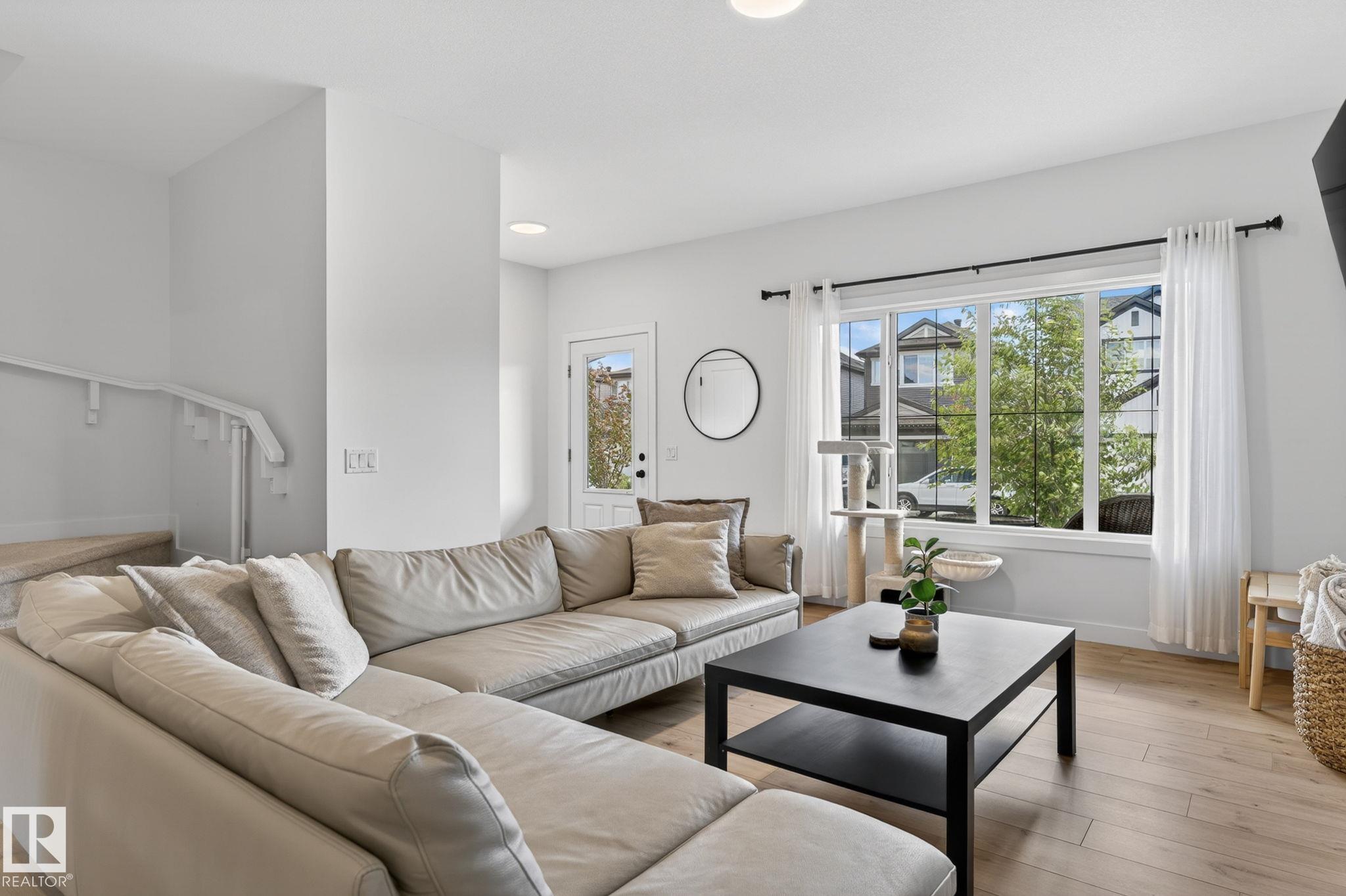 Photo 10 at 19334 26a Avenue NW, The Uplands, Edmonton