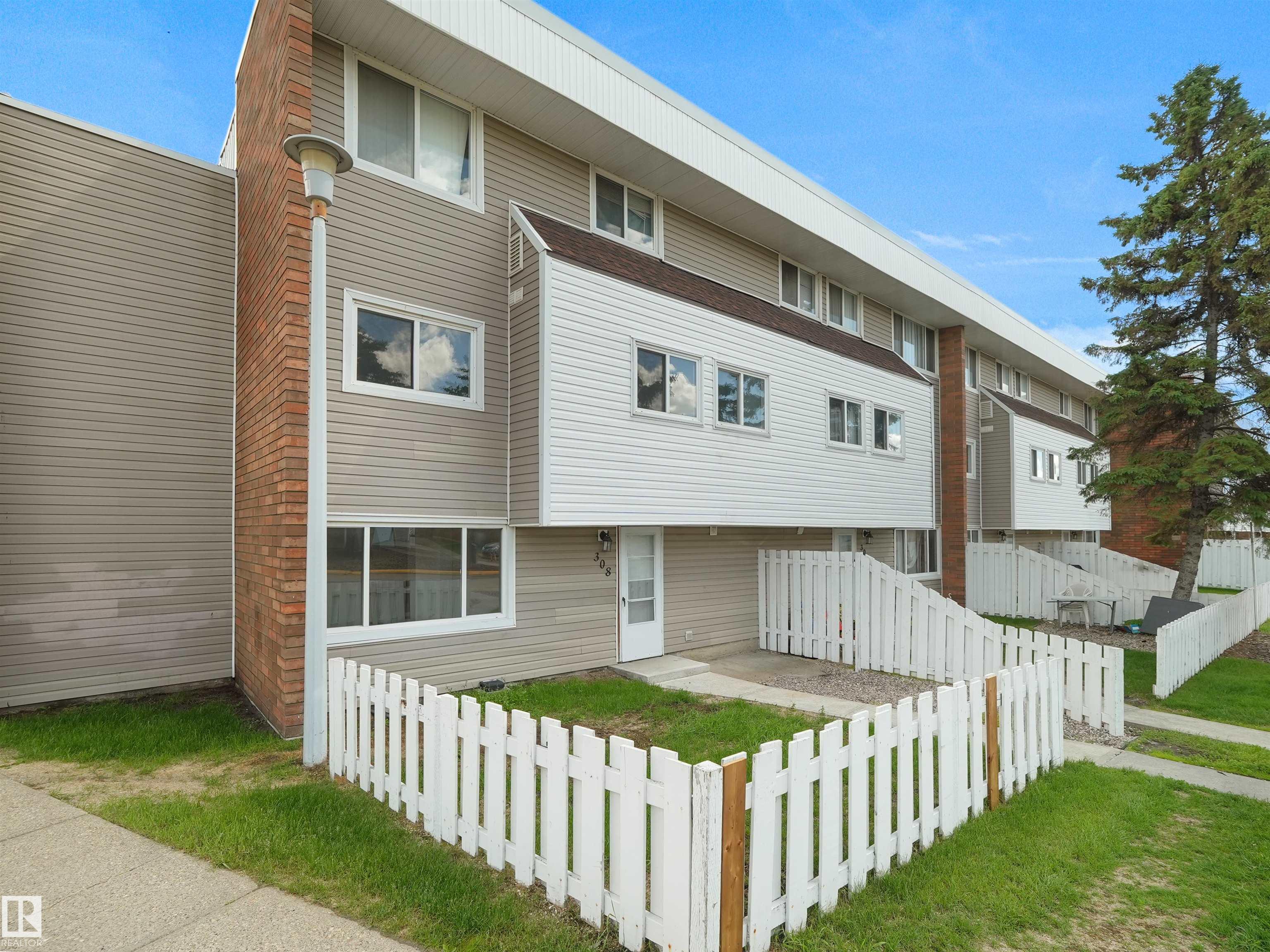 INCREDIBLE OPPORTUNITY FOR A FIRST TIME BUYER, DOWNSIZER OR INVESTOR!! ONLY $134,900 for this 3 bedroom, MOVE-IN-READY home close to Rundle Park - great for walking, biking and golfers!! The home has recently been painted, has a NEWLY RENOVATED BATHROOM, newer carpet, vinyl flooring and a tiled backsplash. You'll appreciate the storage room with in-suite laundry! All the needed amenities are just around the corner too! The condo fee of $545 per month includes heat, water & sewer, and LOW city taxes of just $821 (in 2025).