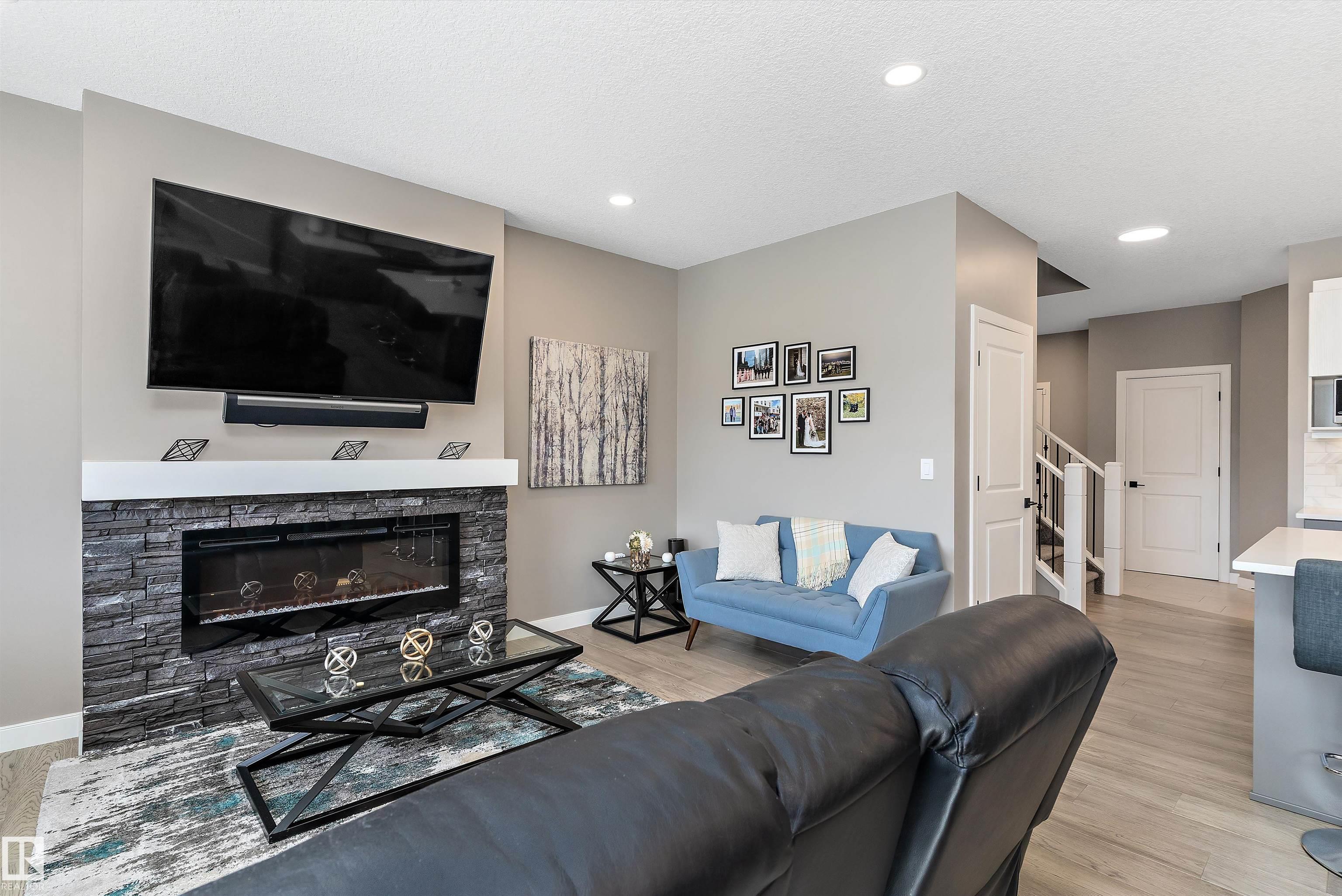 Photo 16 at 2072 Graydon Hill Crescent SW, Graydon Hill, Edmonton
