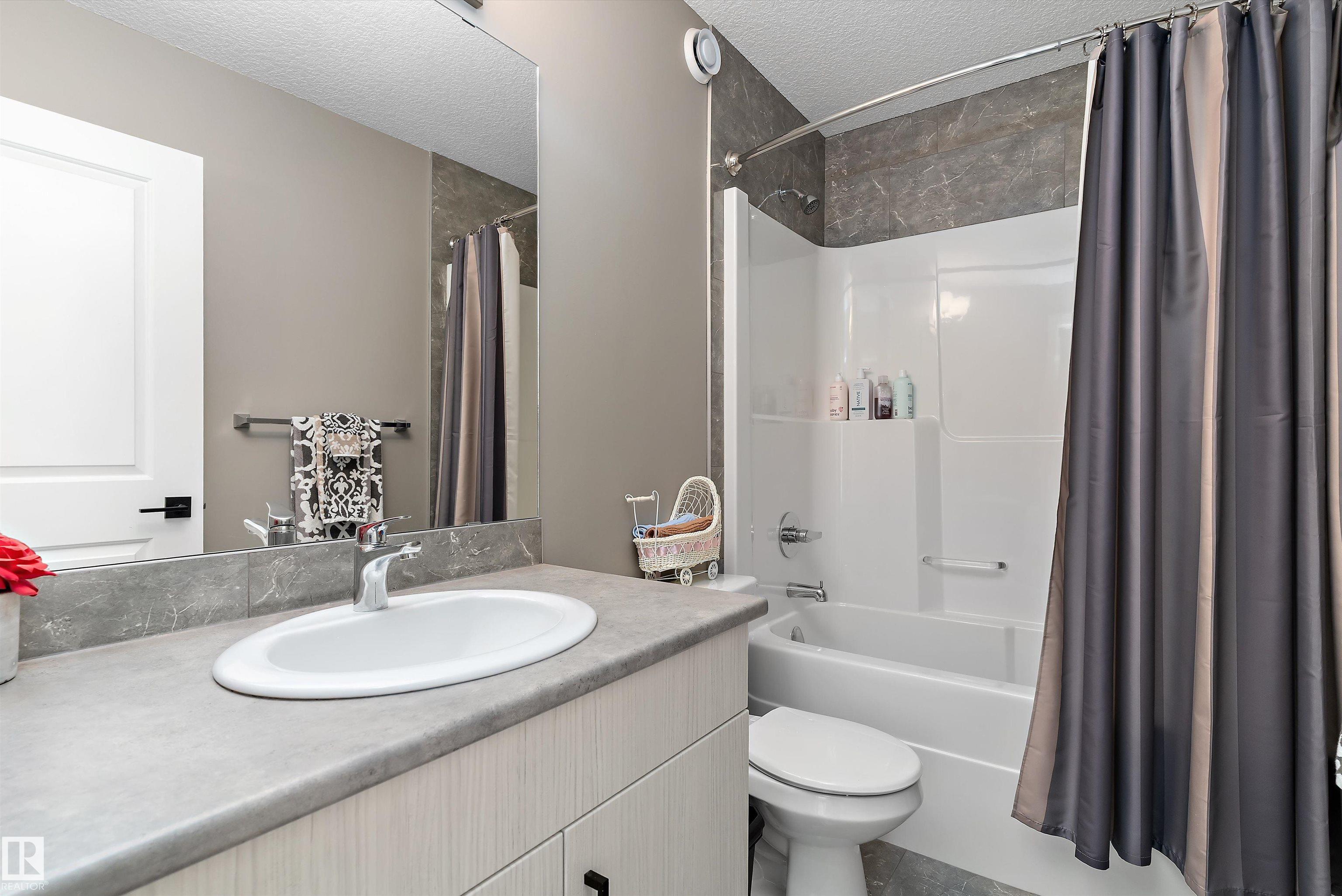 Photo 23 at 2072 Graydon Hill Crescent SW, Graydon Hill, Edmonton