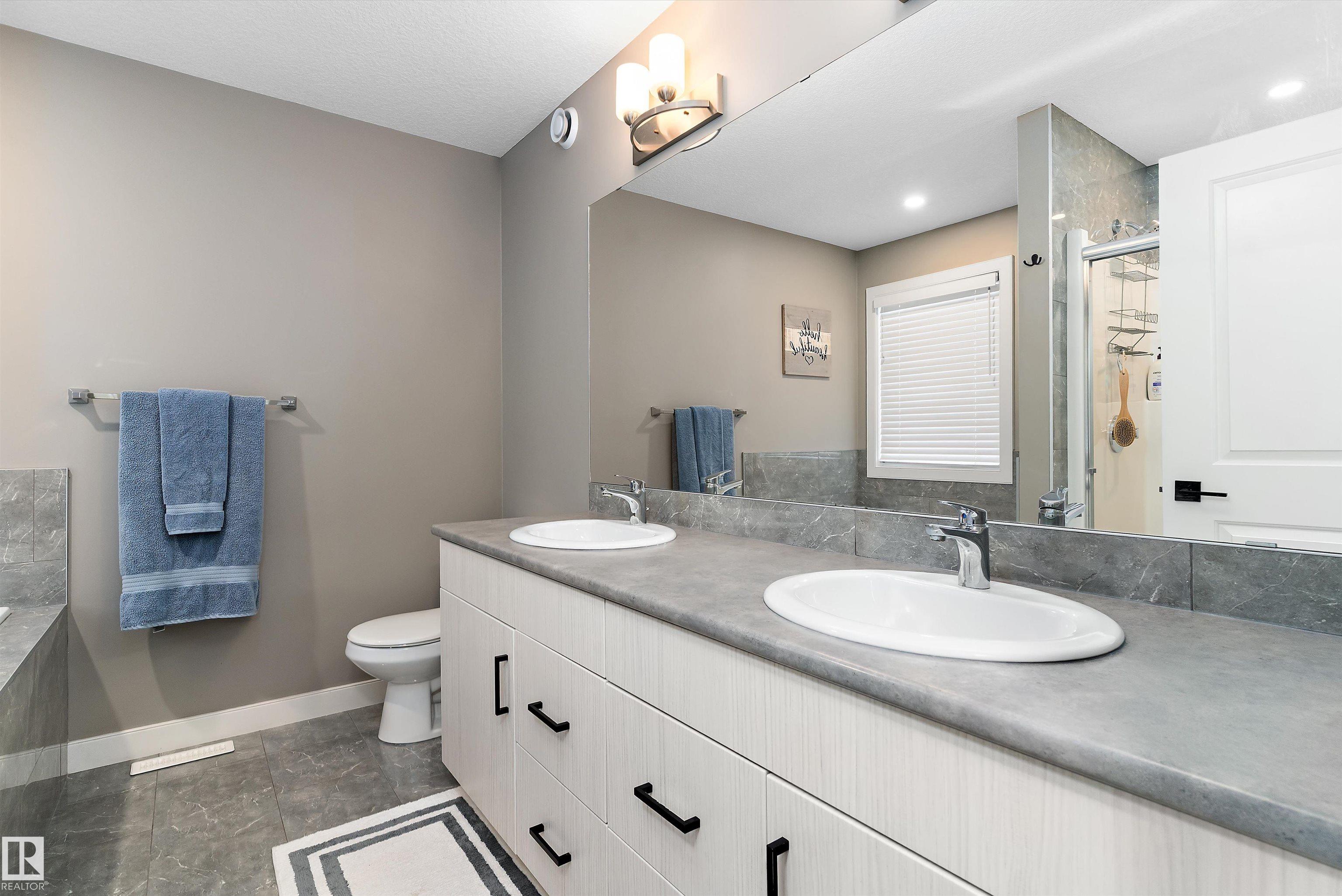 Photo 25 at 2072 Graydon Hill Crescent SW, Graydon Hill, Edmonton