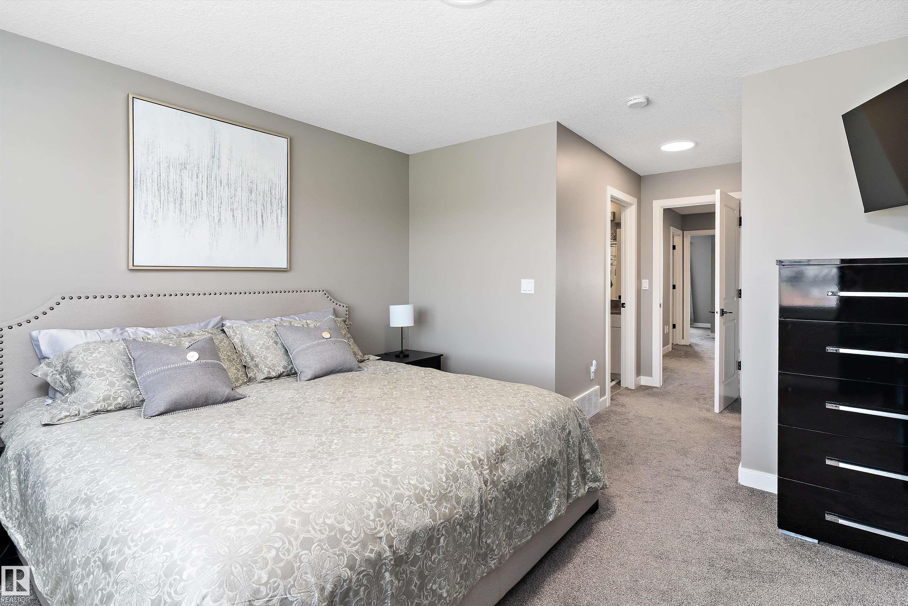 Photo 30 at 2072 Graydon Hill Crescent SW, Graydon Hill, Edmonton