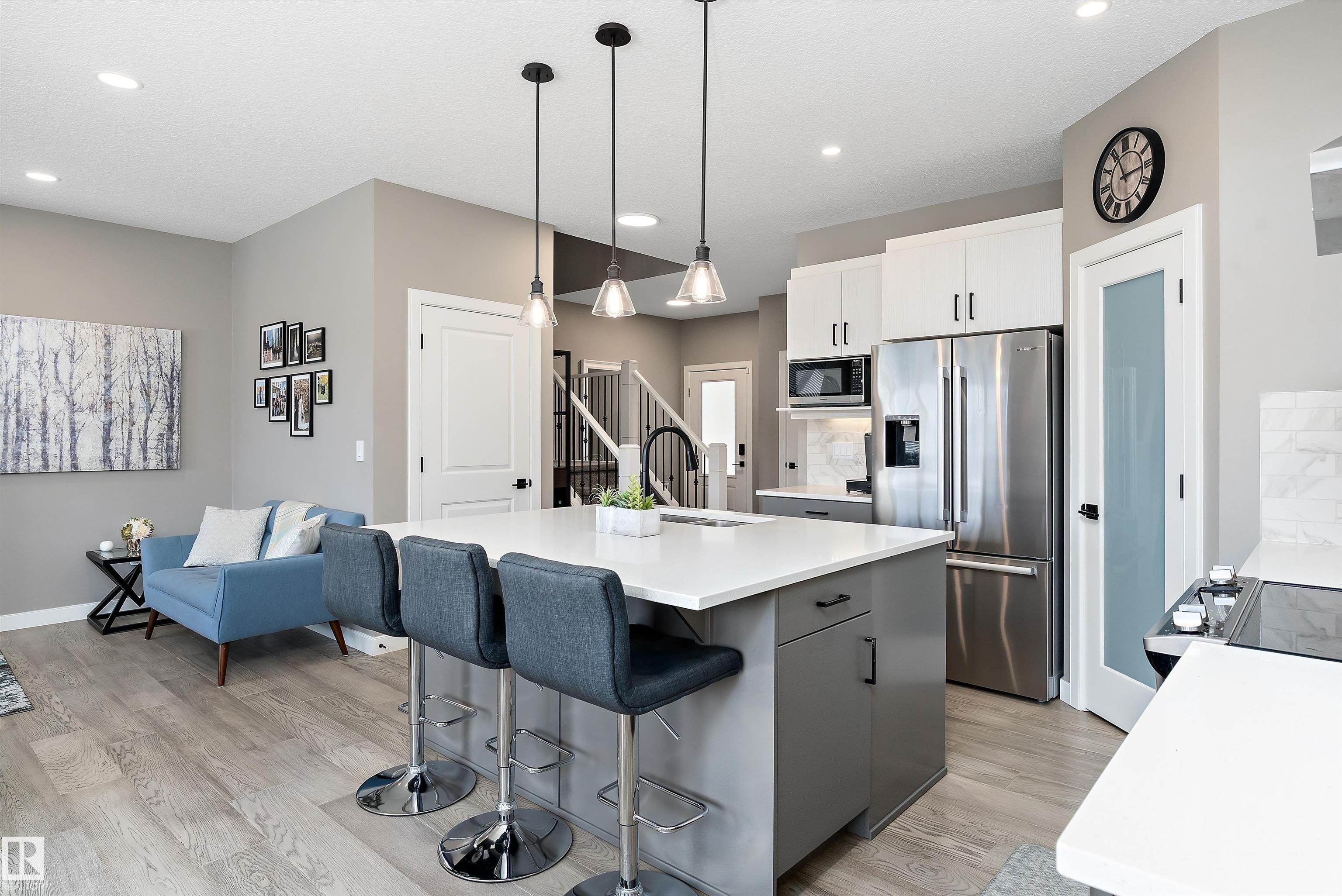Photo 10 at 2072 Graydon Hill Crescent SW, Graydon Hill, Edmonton