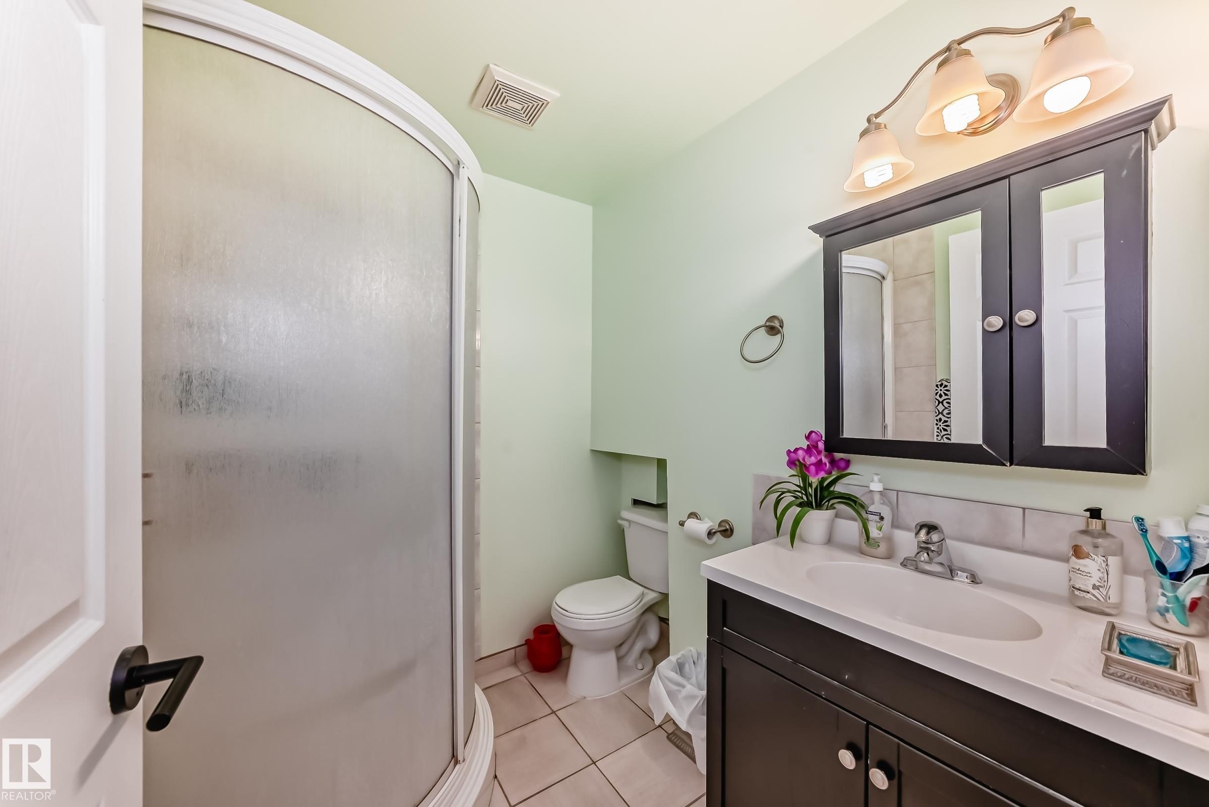 Photo 16 at 3843 47 Street NW, Minchau, Edmonton