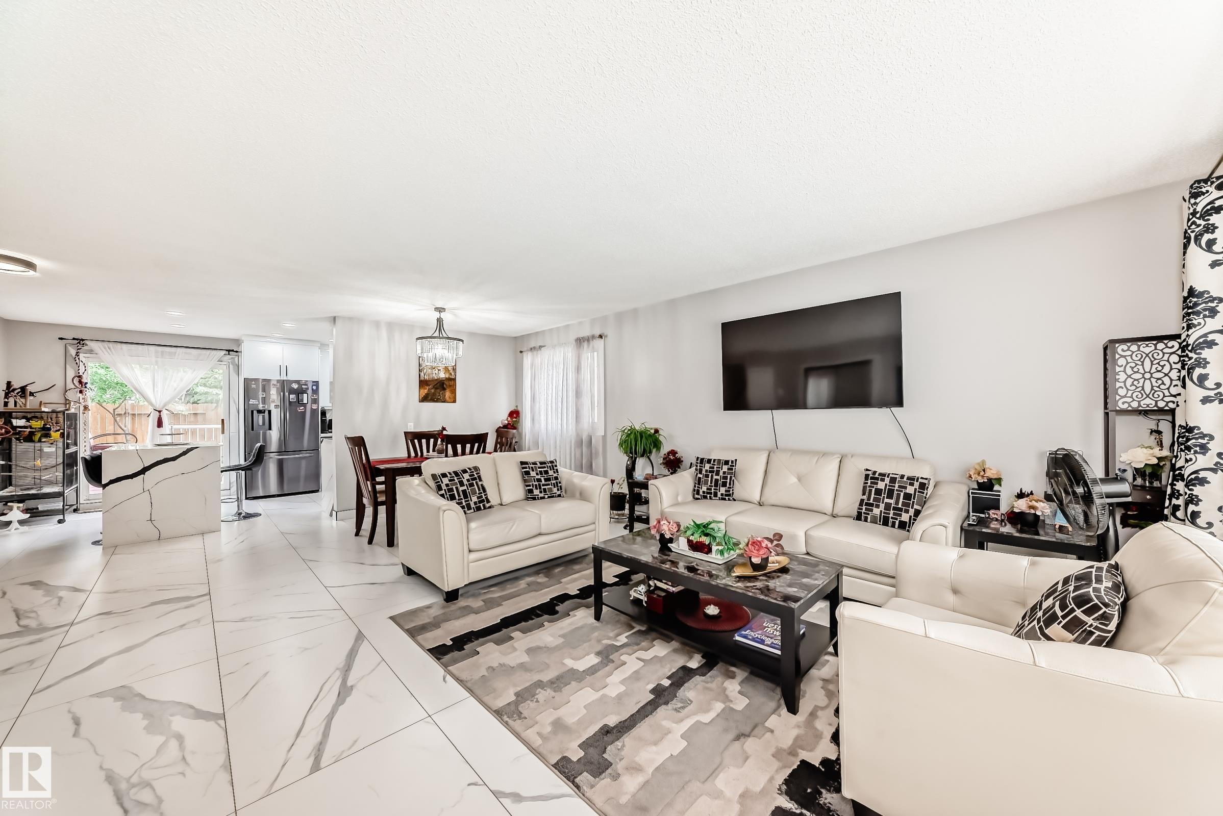 Photo 6 at 3843 47 Street NW, Minchau, Edmonton