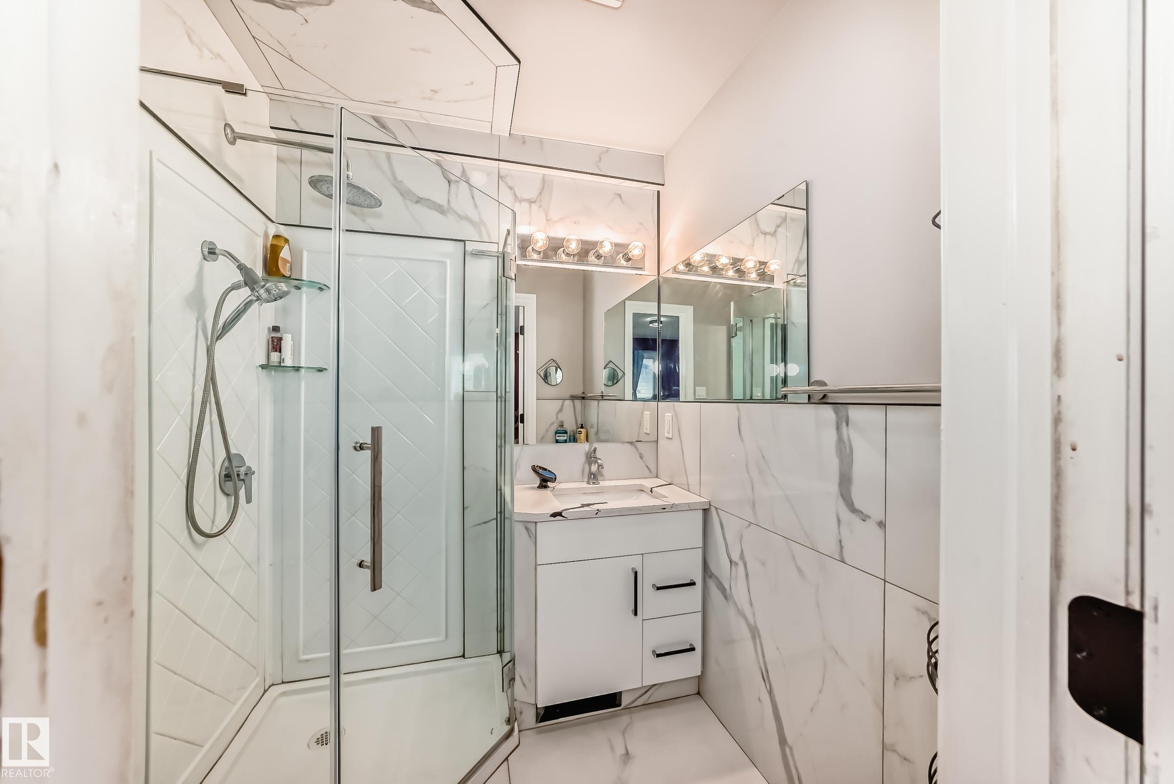 Photo 10 at 3843 47 Street NW, Minchau, Edmonton