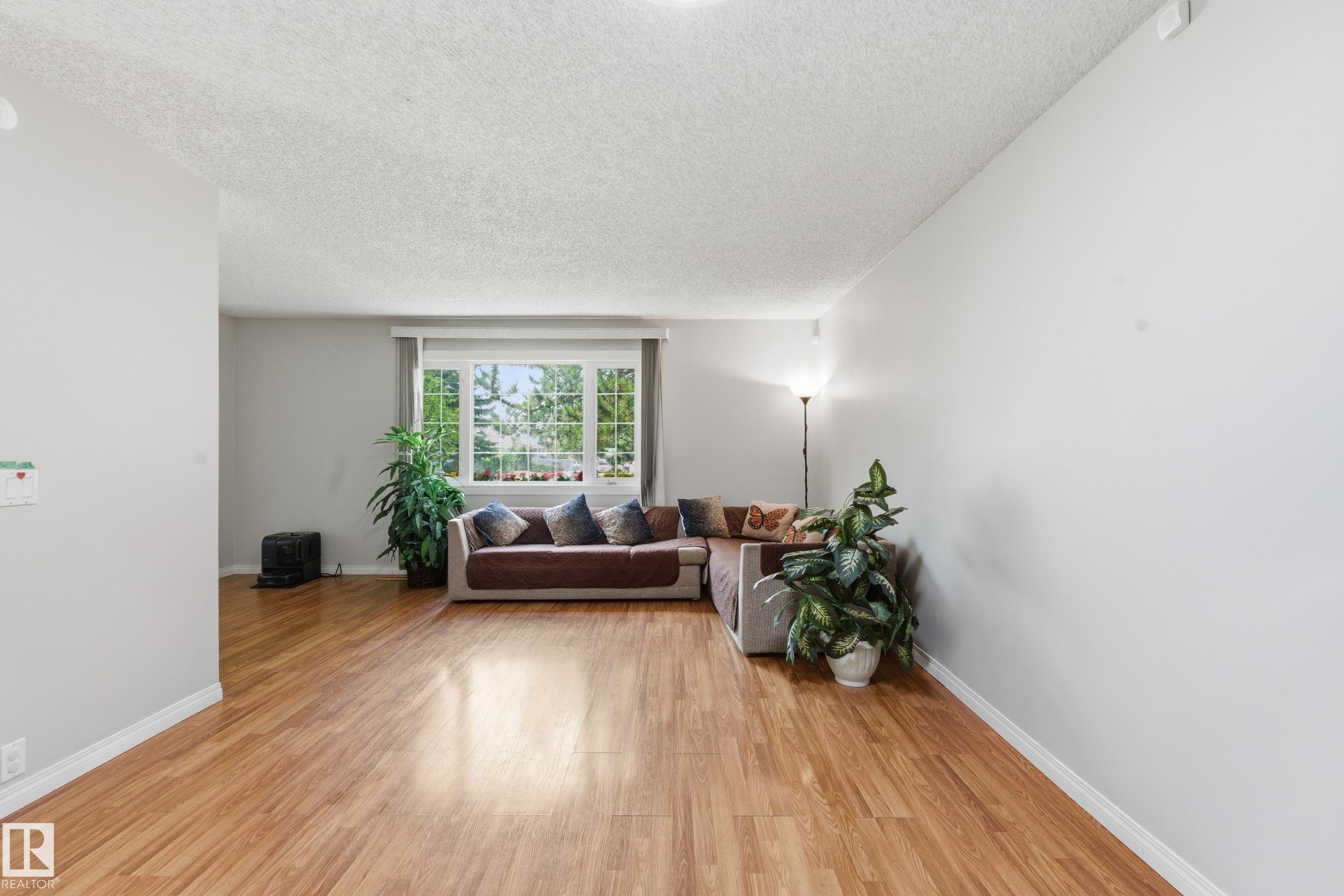 Photo 14 at 2103 53 Street NW, Meyokumin, Edmonton