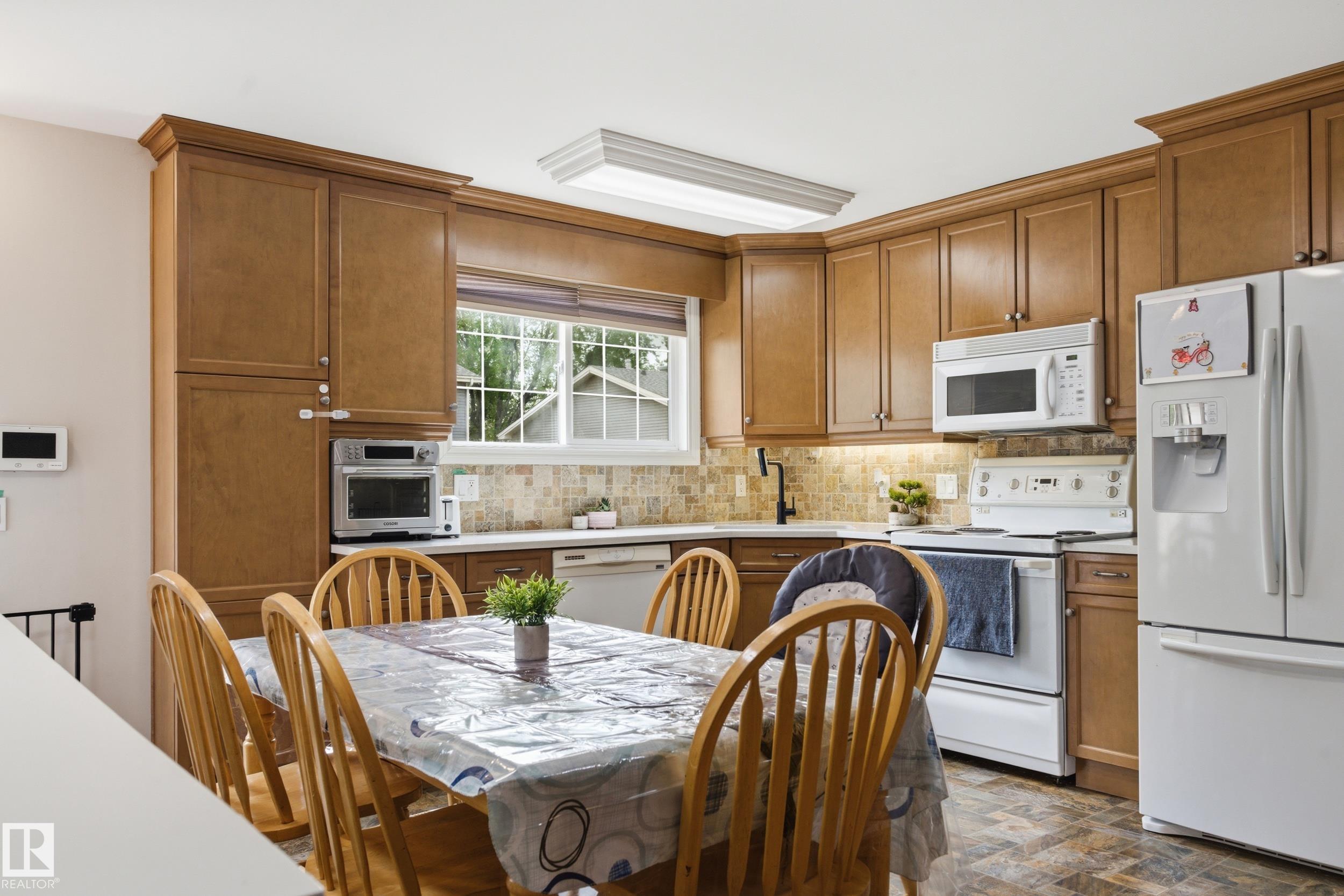 Photo 16 at 2103 53 Street NW, Meyokumin, Edmonton