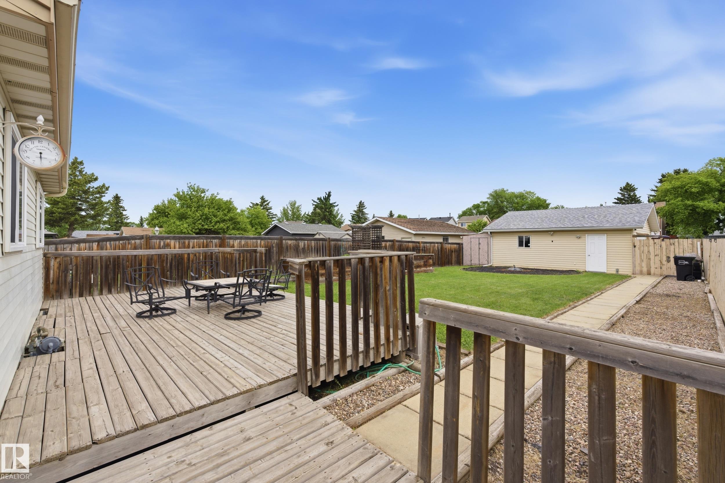 Photo 7 at 2103 53 Street NW, Meyokumin, Edmonton