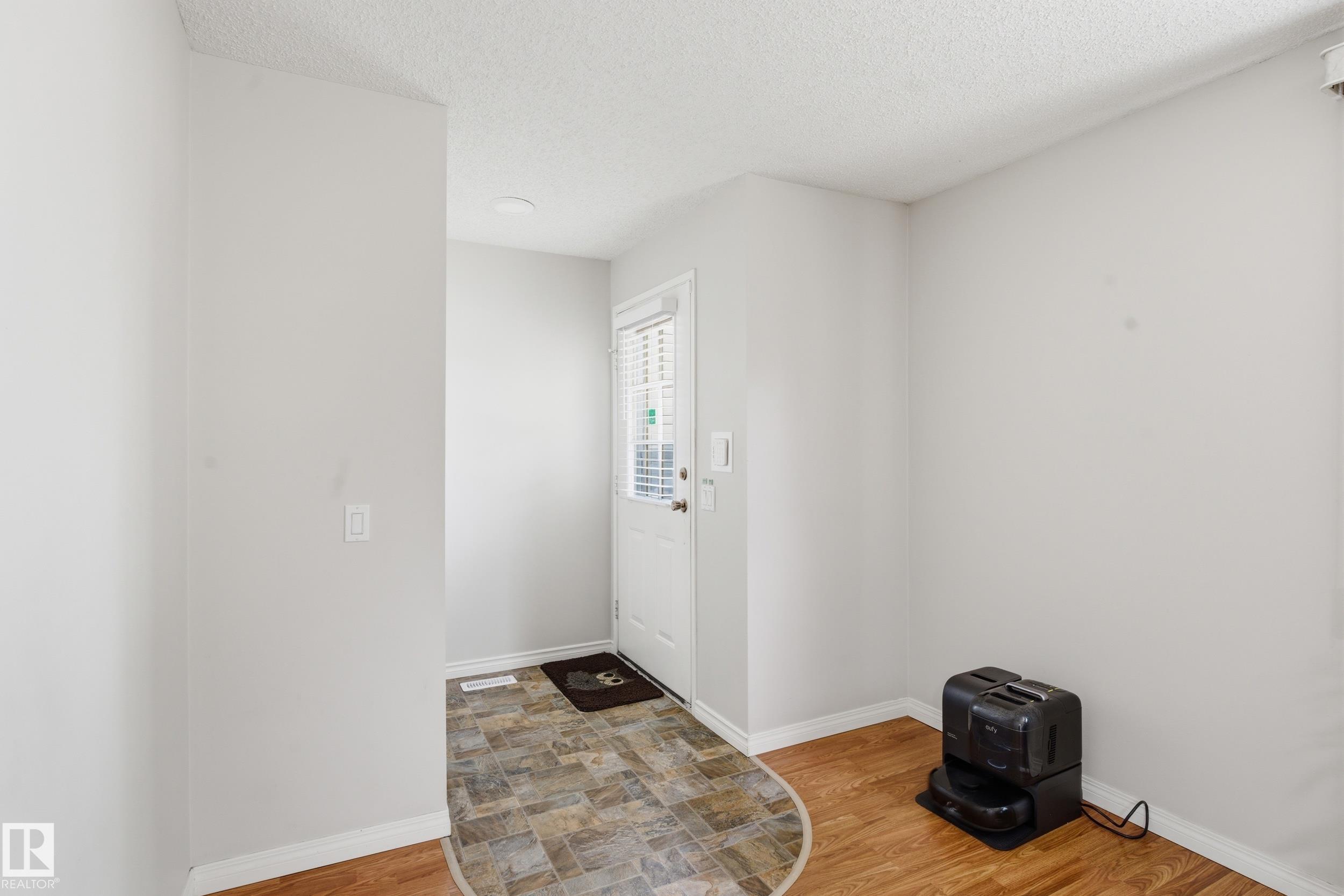 Photo 10 at 2103 53 Street NW, Meyokumin, Edmonton