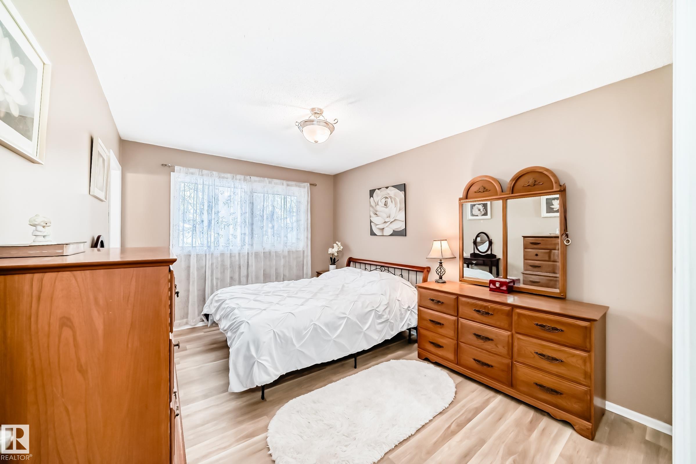 Photo 12 at 9813 152 Street NW, West Jasper Place, Edmonton