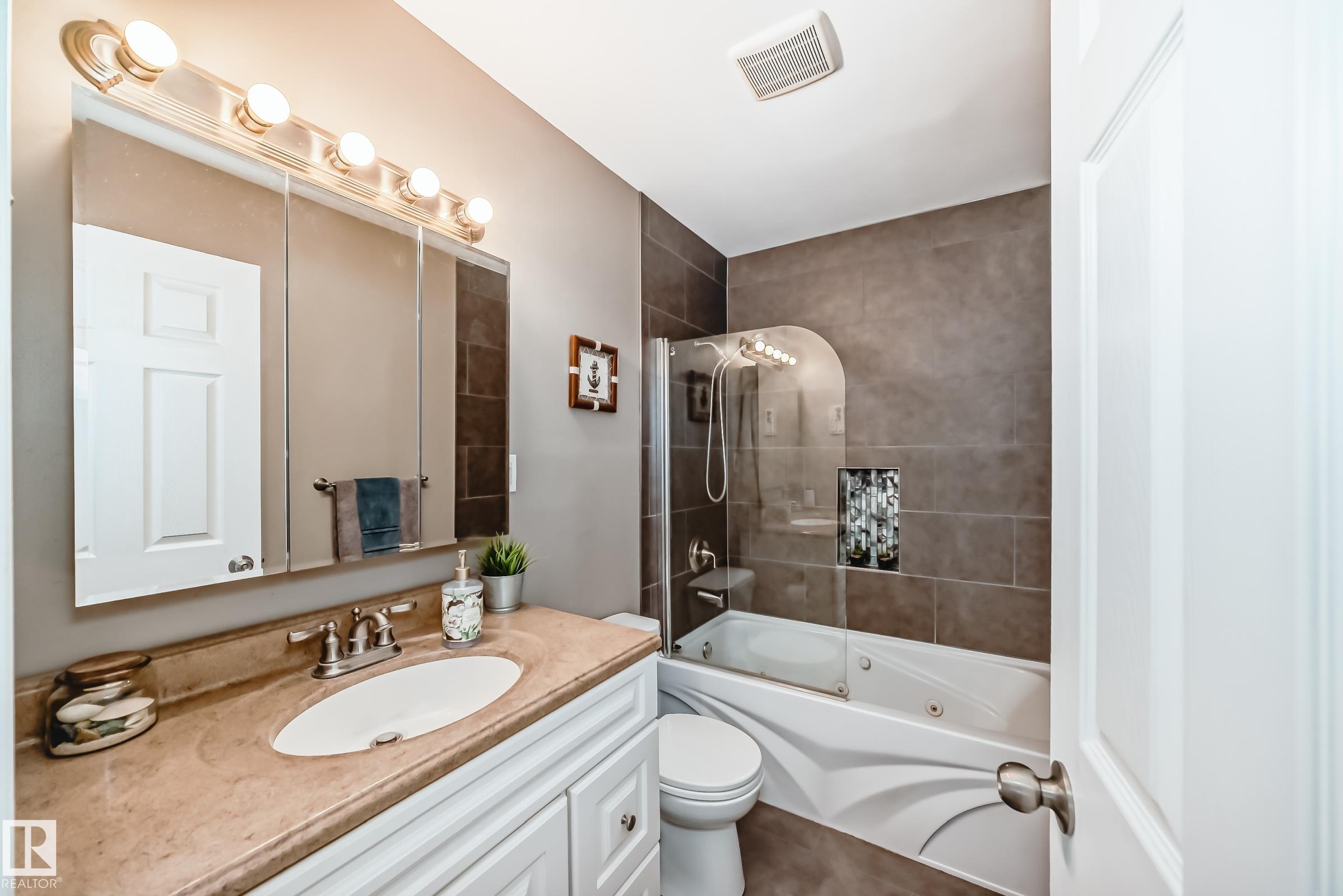 Photo 14 at 9813 152 Street NW, West Jasper Place, Edmonton