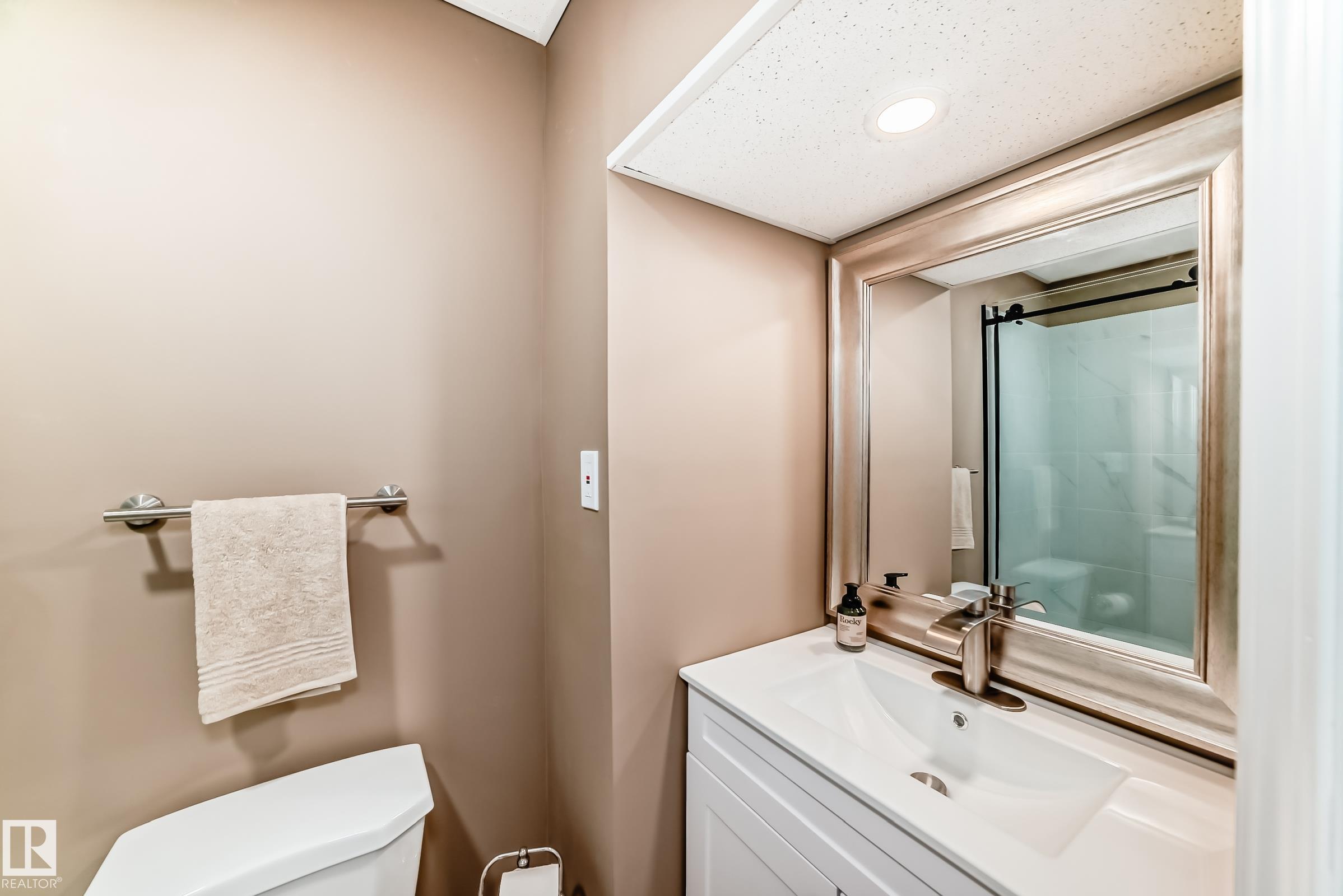 Photo 22 at 9813 152 Street NW, West Jasper Place, Edmonton