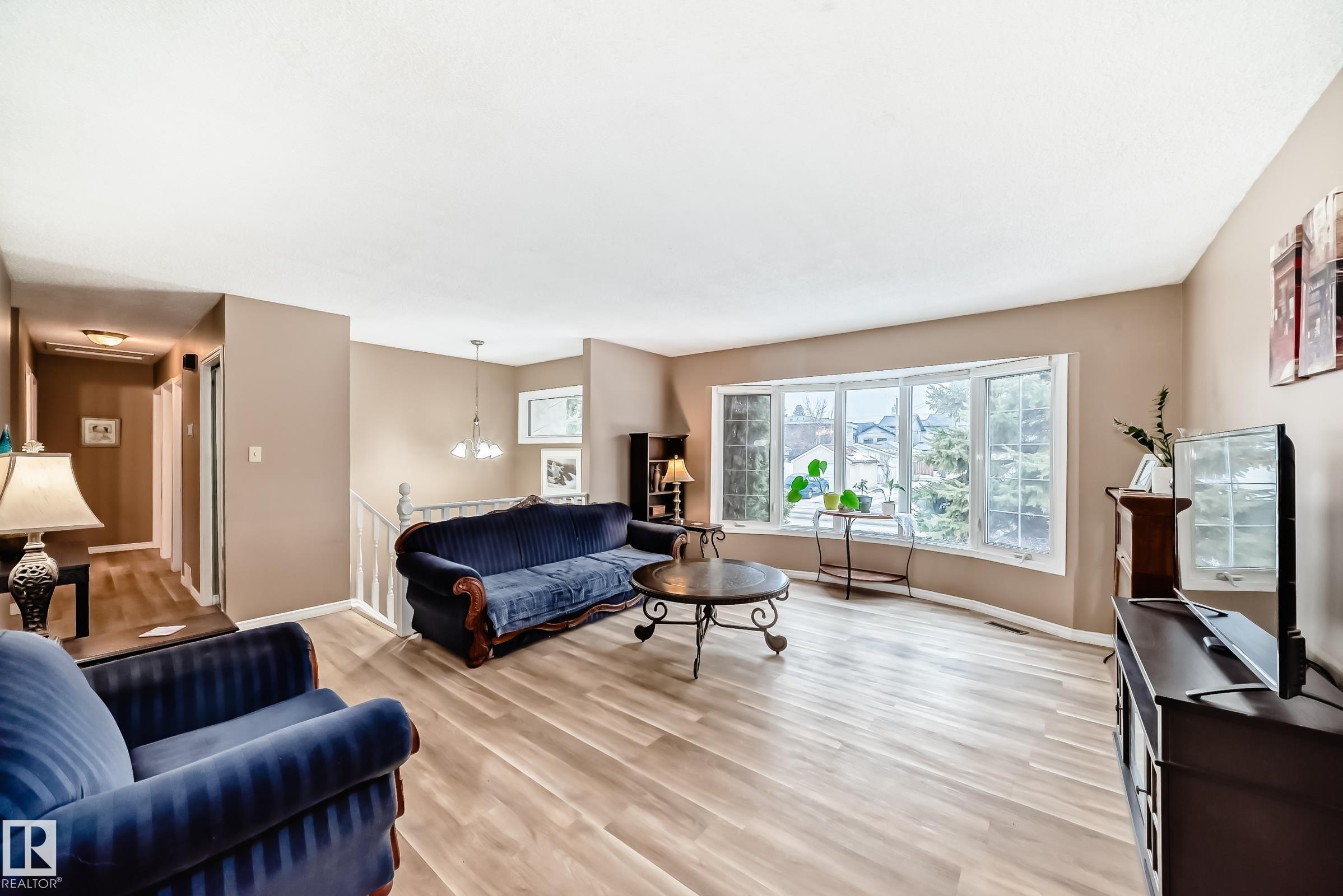 Photo 7 at 9813 152 Street NW, West Jasper Place, Edmonton