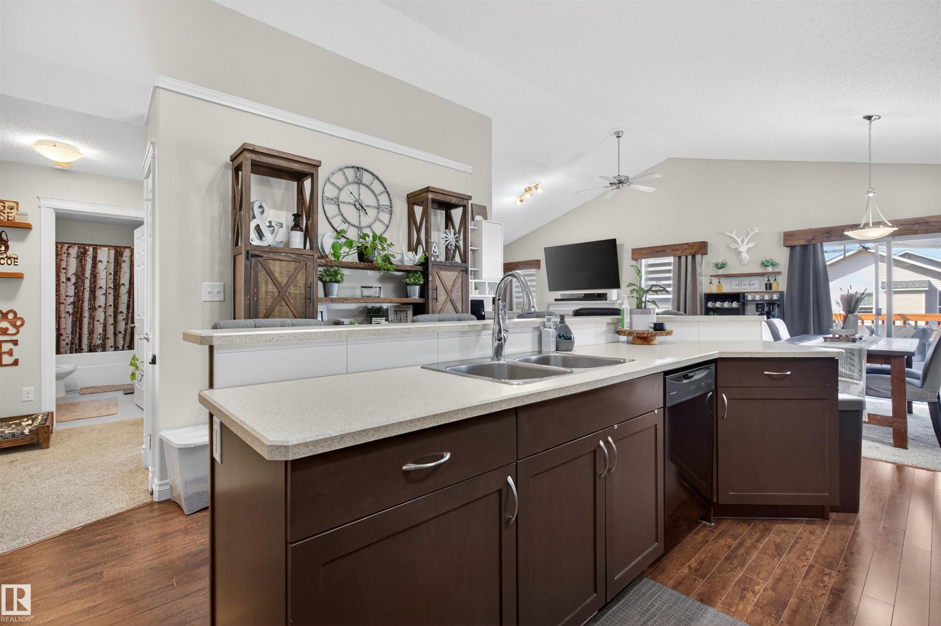 16528 132 Street NW, Oxford, Edmonton