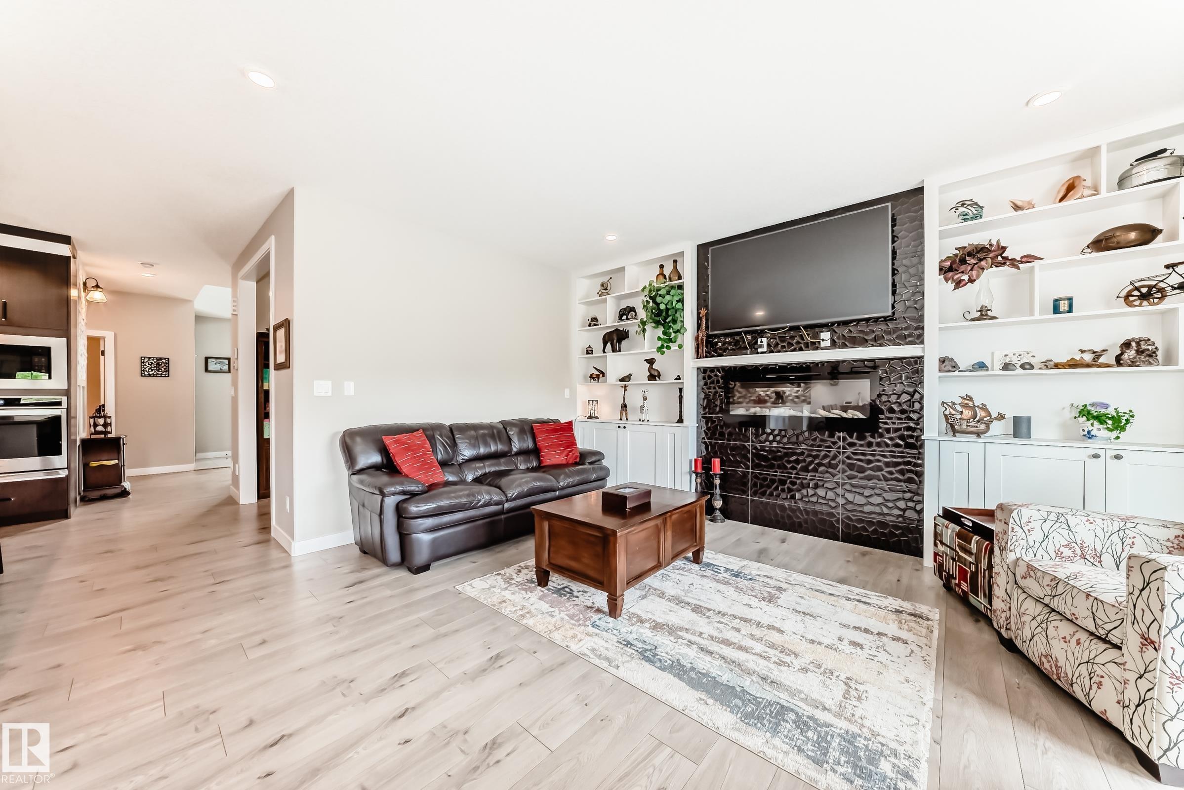 Photo 16 at 3895 Robins Crescent NW, Starling, Edmonton