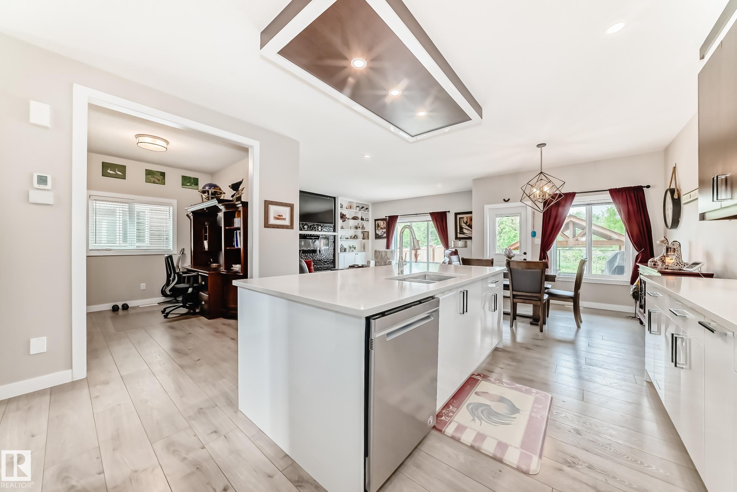 Photo 8 at 3895 Robins Crescent NW, Starling, Edmonton