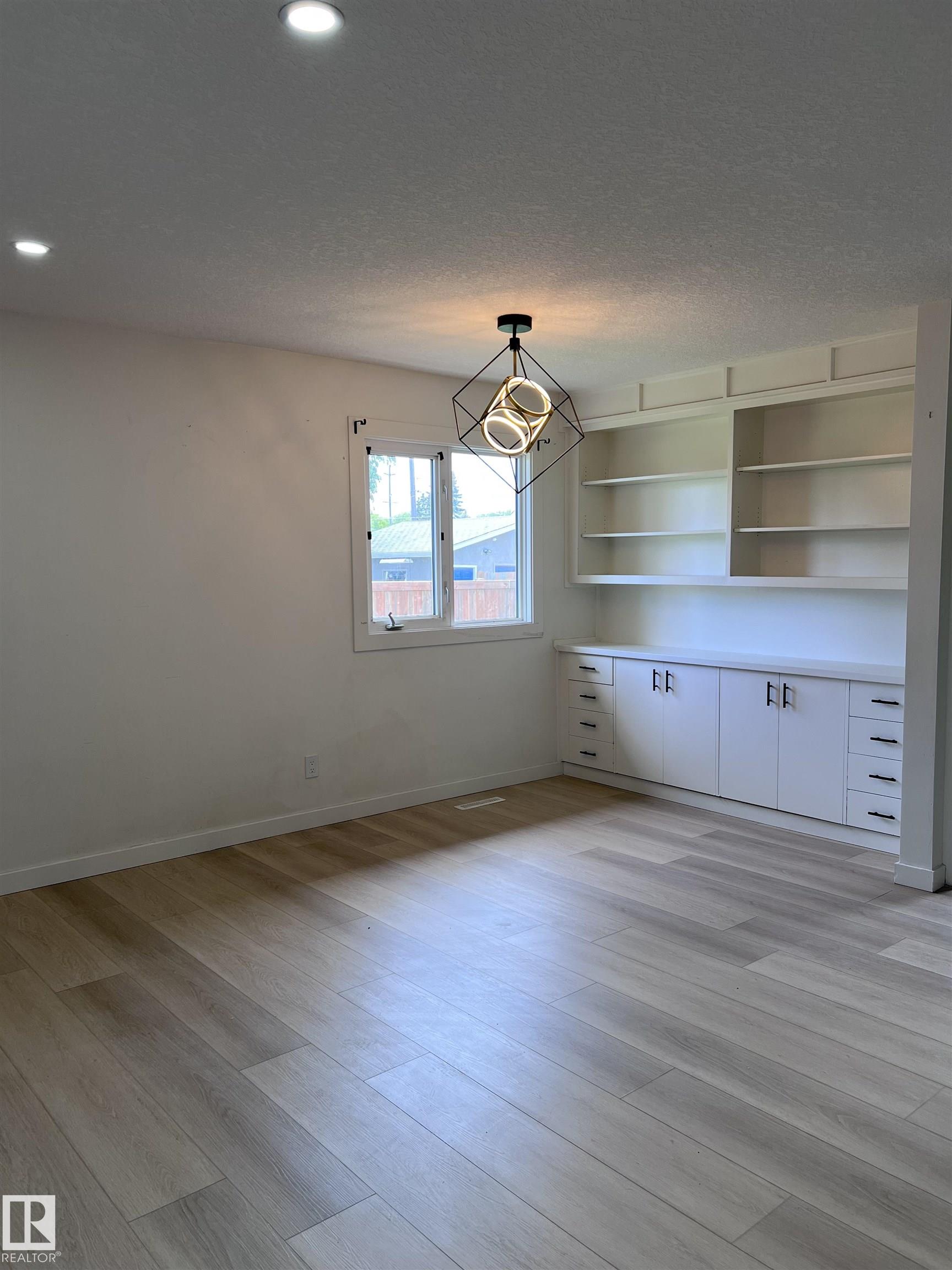 Photo 12 at 11911 133 Avenue NW, Kensington, Edmonton