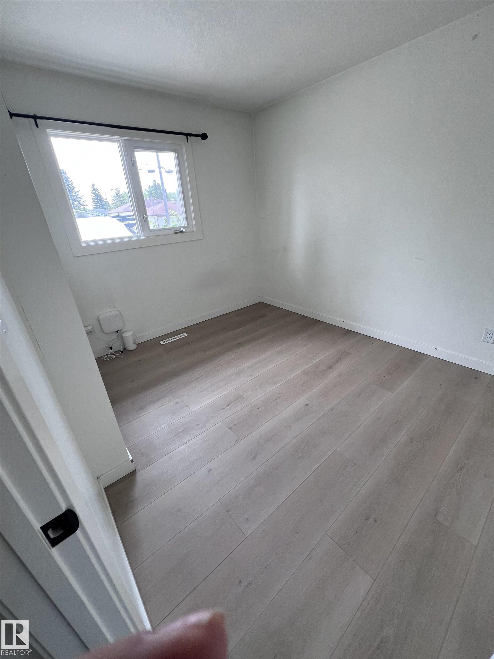 Photo 13 at 11911 133 Avenue NW, Kensington, Edmonton