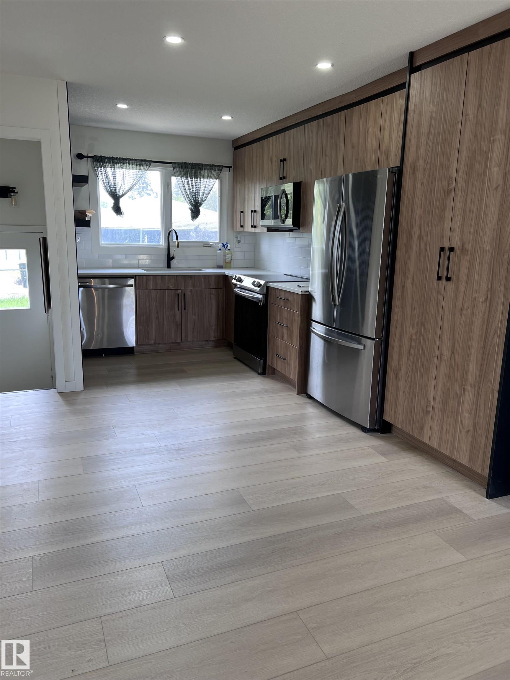 11911 133 Avenue NW, Kensington, Edmonton