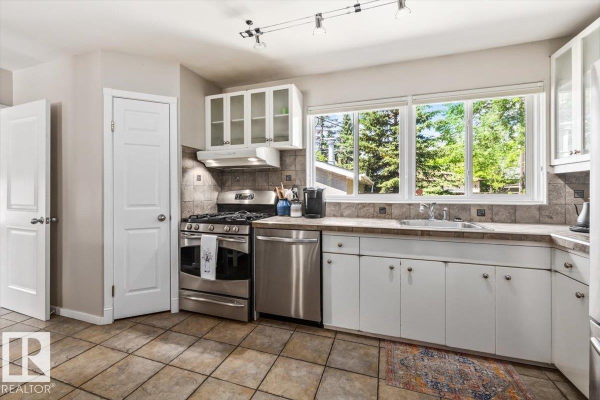 Photo 11 at 15022 85 Avenue NW, Lynnwood, Edmonton