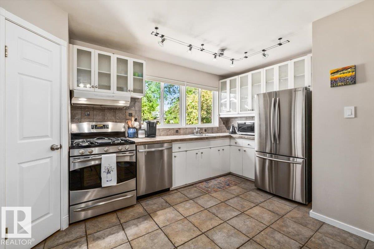 Photo 8 at 15022 85 Avenue NW, Lynnwood, Edmonton