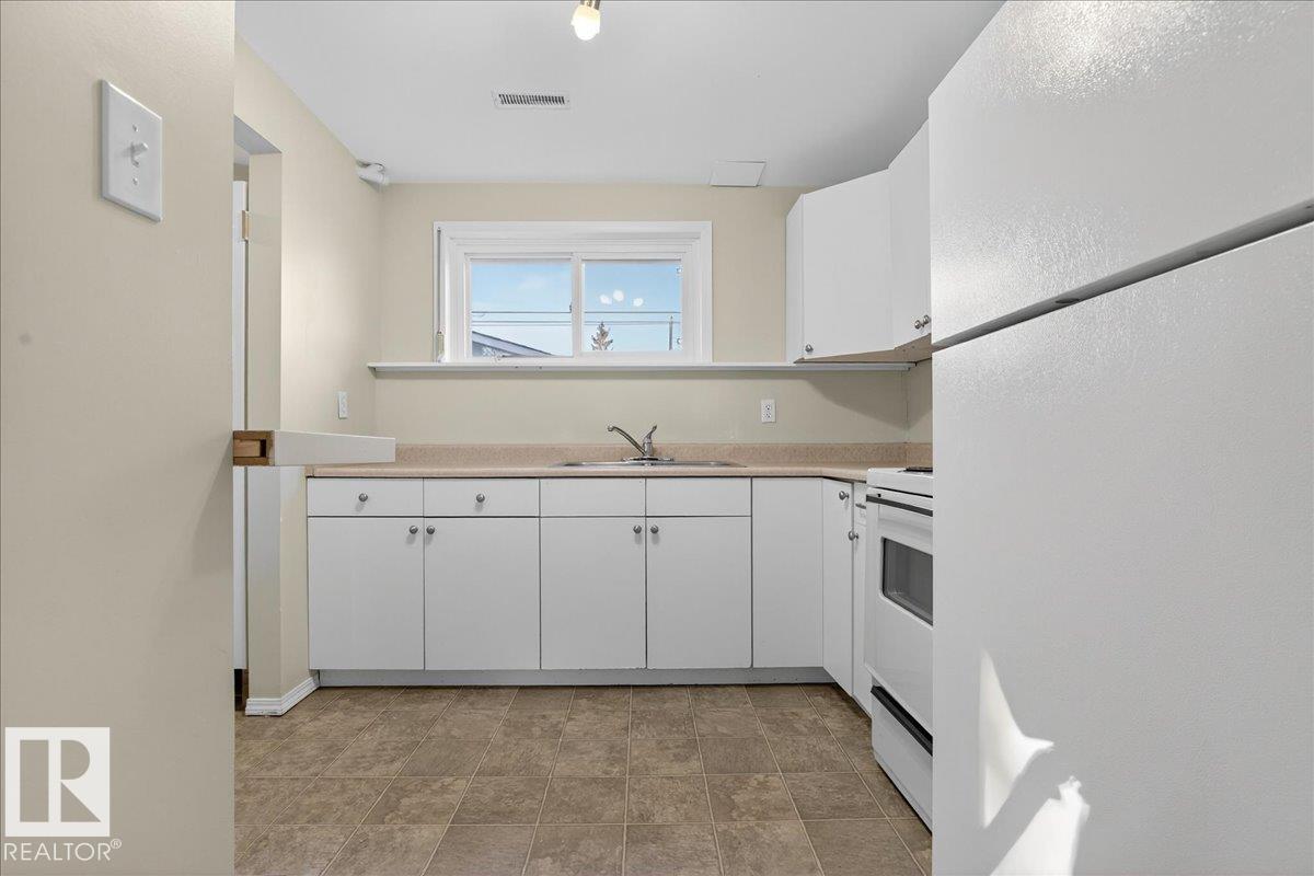 Photo 12 at 16206 79a Avenue NW, Elmwood, Edmonton