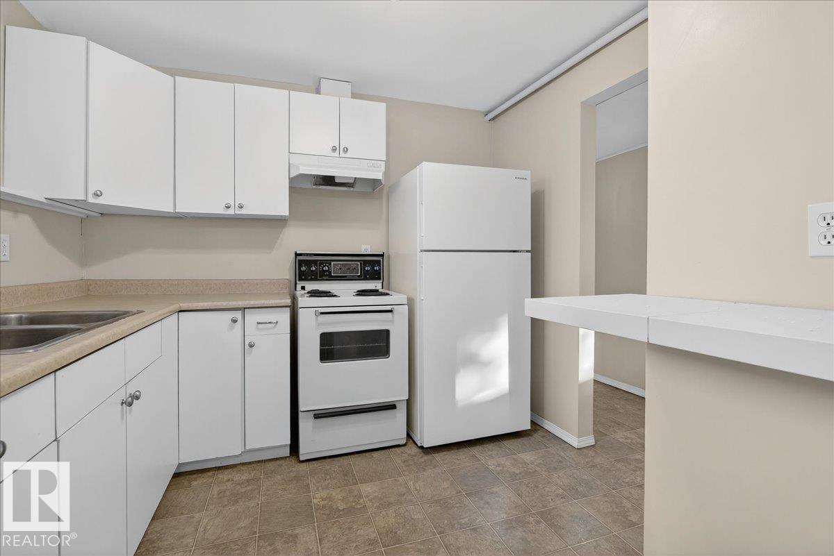 Photo 10 at 16206 79a Avenue NW, Elmwood, Edmonton