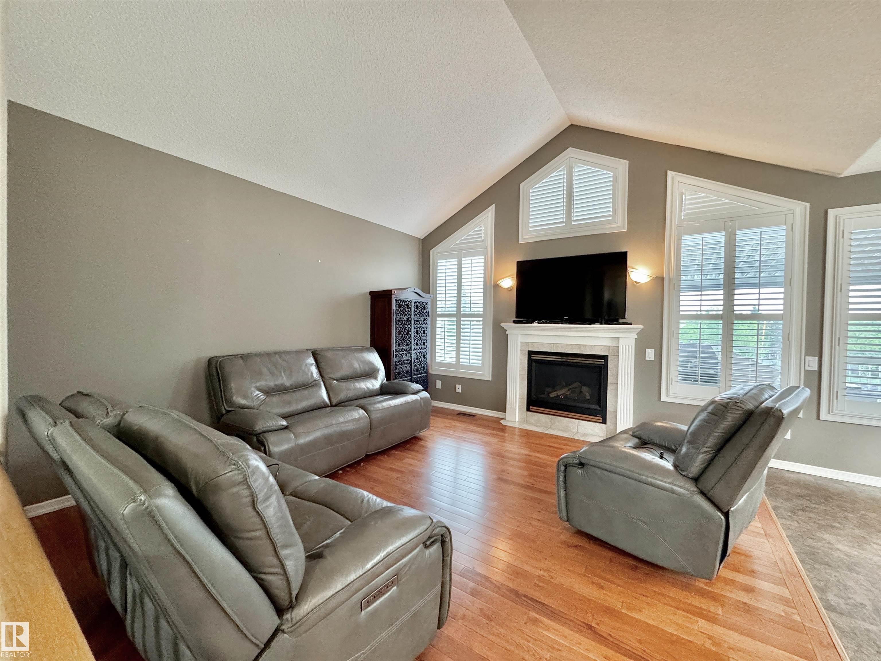 Photo 7 at 642 Meadowview Crescent, Clarkdale Meadows, Sherwood Park