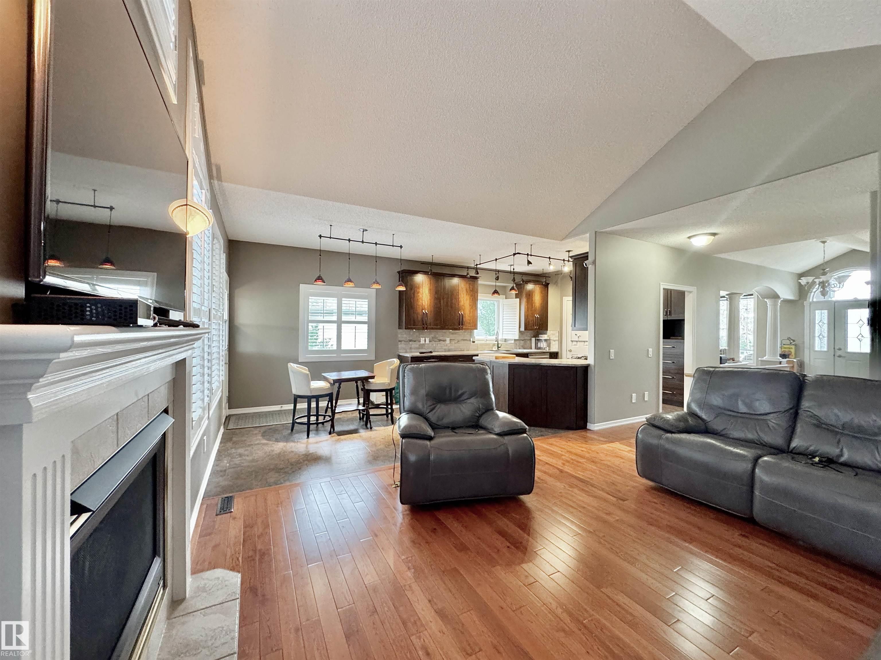 Photo 8 at 642 Meadowview Crescent, Clarkdale Meadows, Sherwood Park