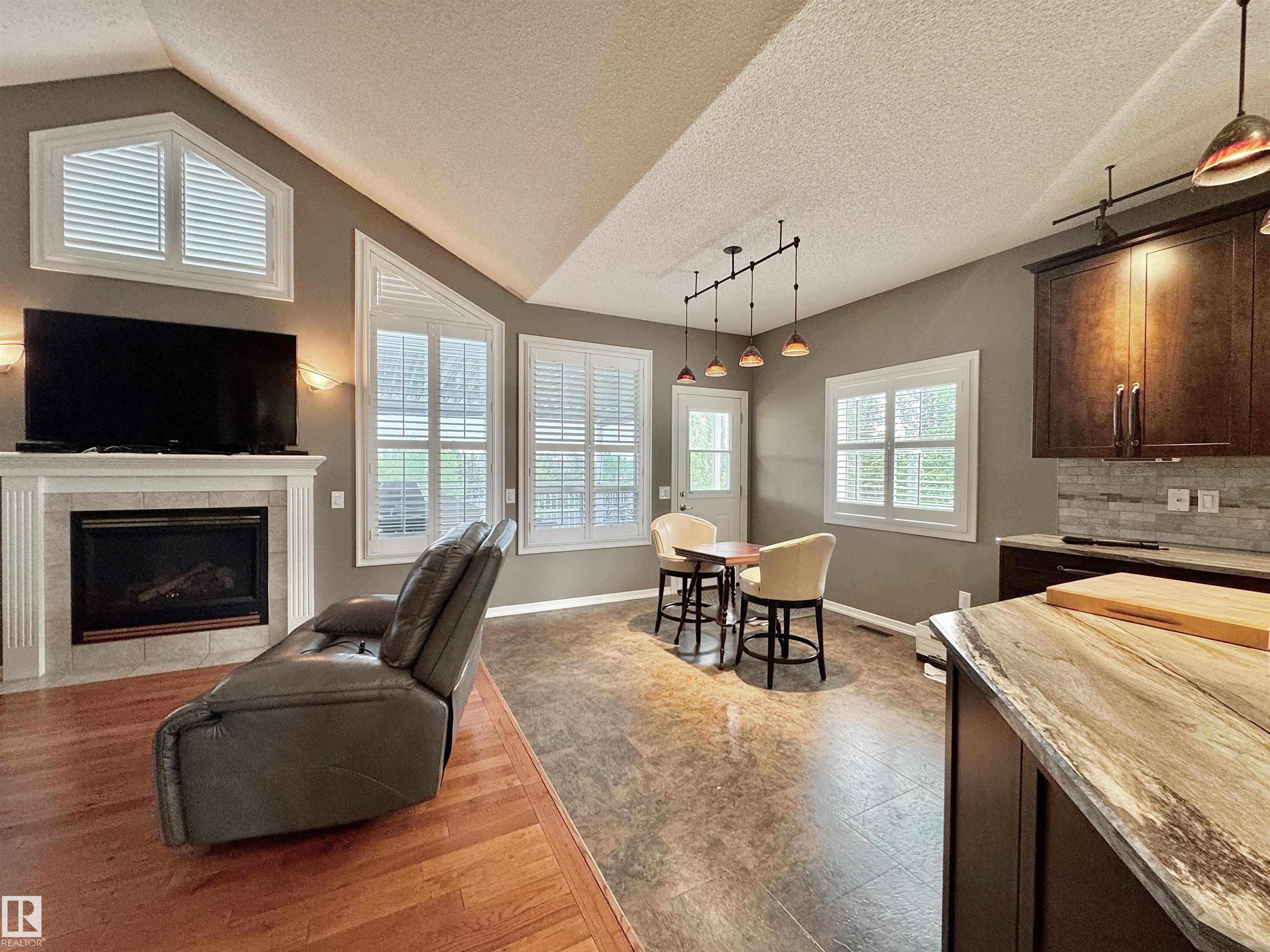 Photo 10 at 642 Meadowview Crescent, Clarkdale Meadows, Sherwood Park