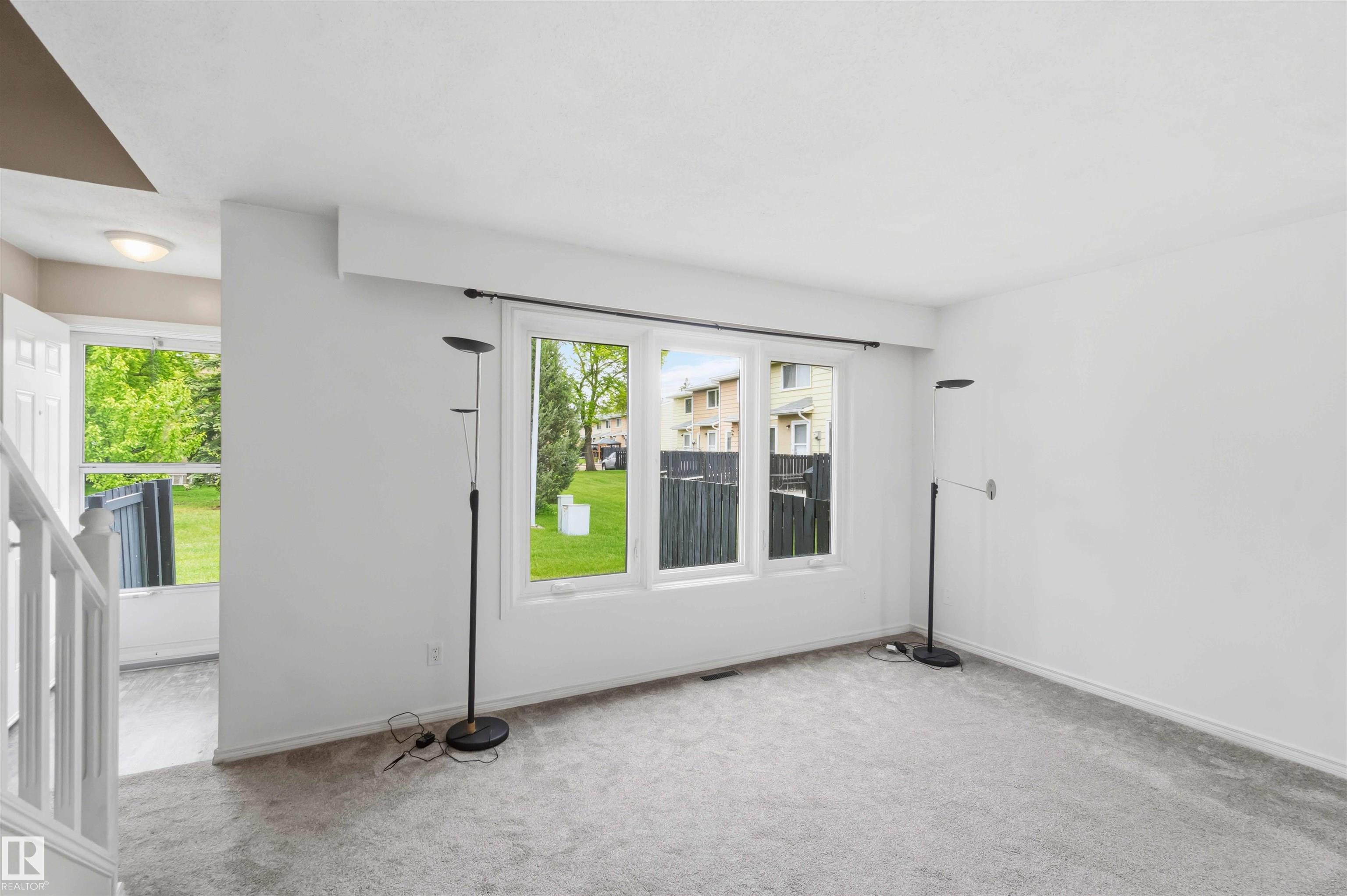 Photo 15 at 17325 85 Avenue NW, Thorncliffe, Edmonton