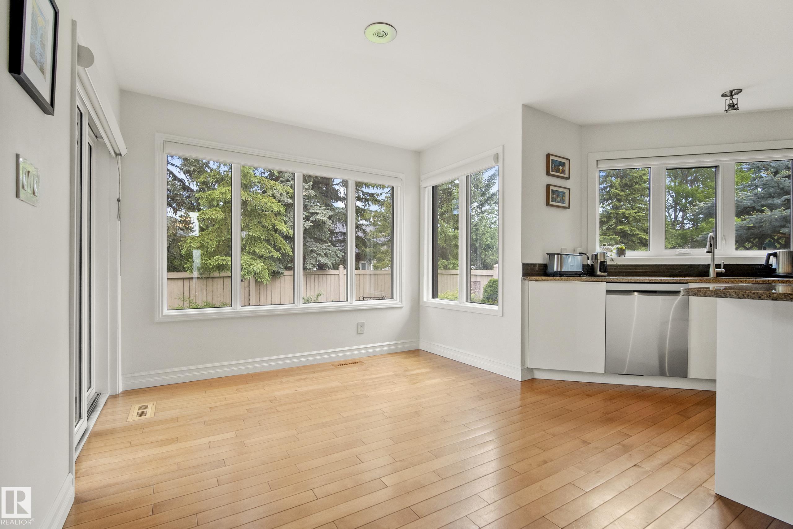 Photo 15 at 11256 10 Avenue NW, Twin Brooks, Edmonton