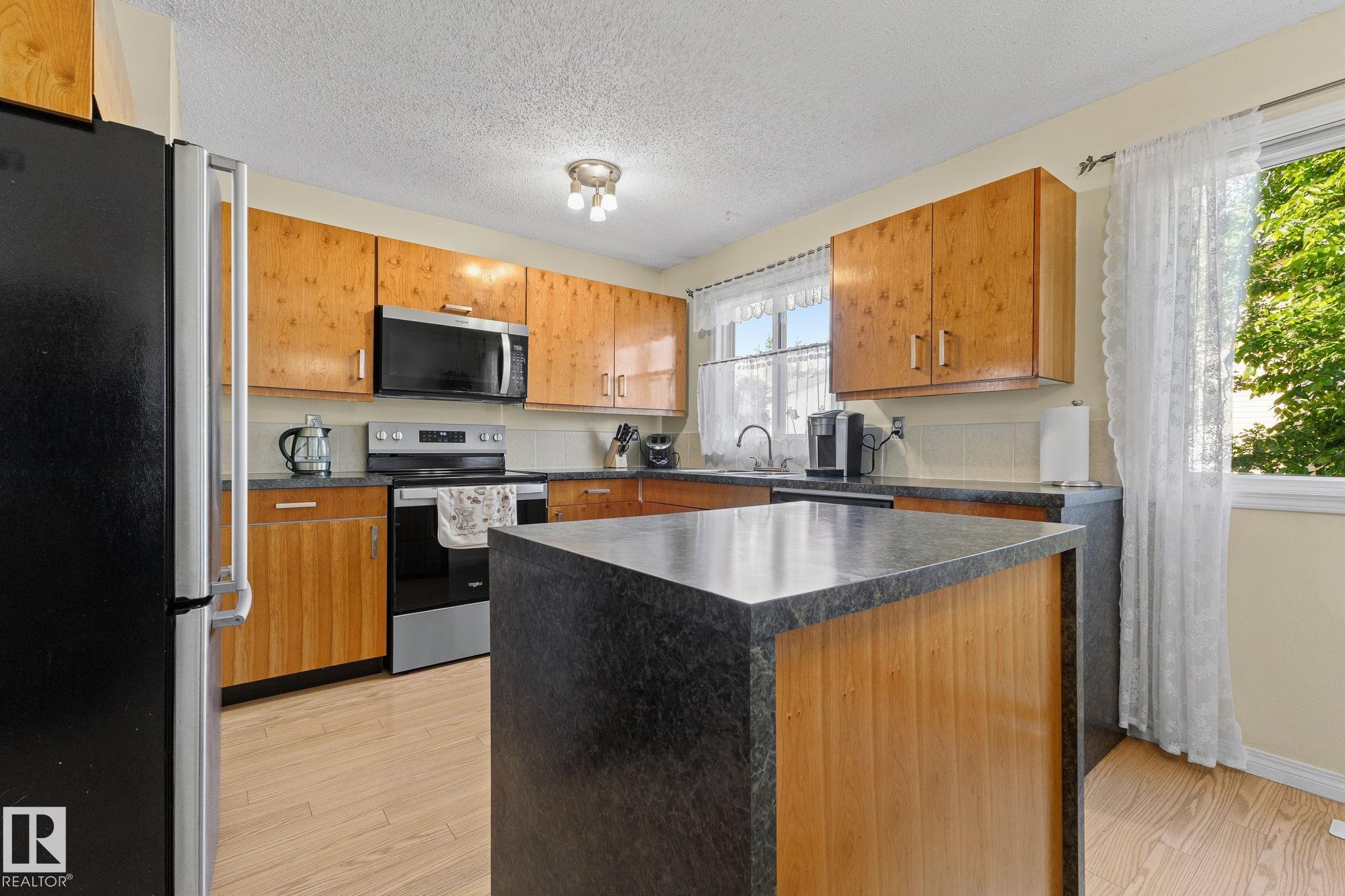 Photo 11 at 17132 103 Street NW, Baturyn, Edmonton