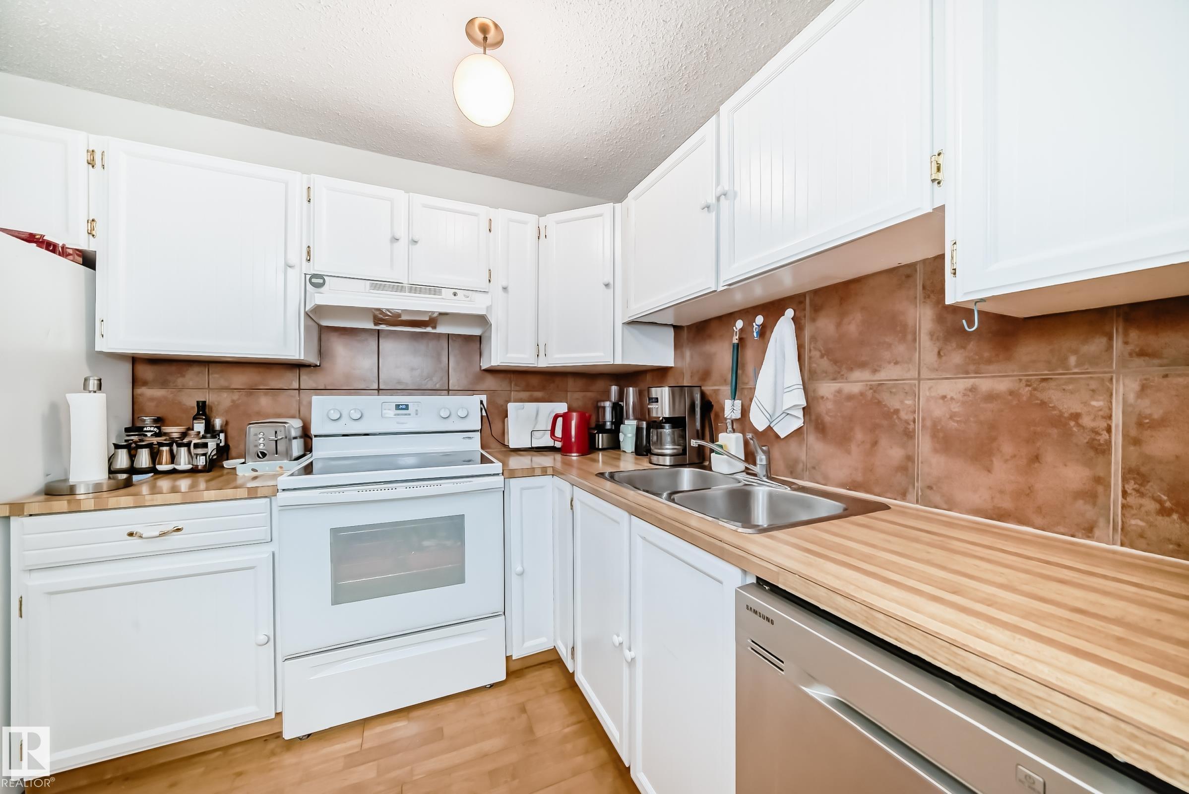 Photo 18 at 55 Glaewyn Estates, Grandin, St. Albert