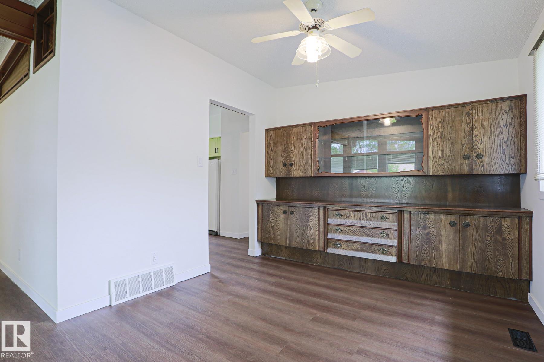 Photo 7 at 10 Murray Crescent, Mission, St. Albert
