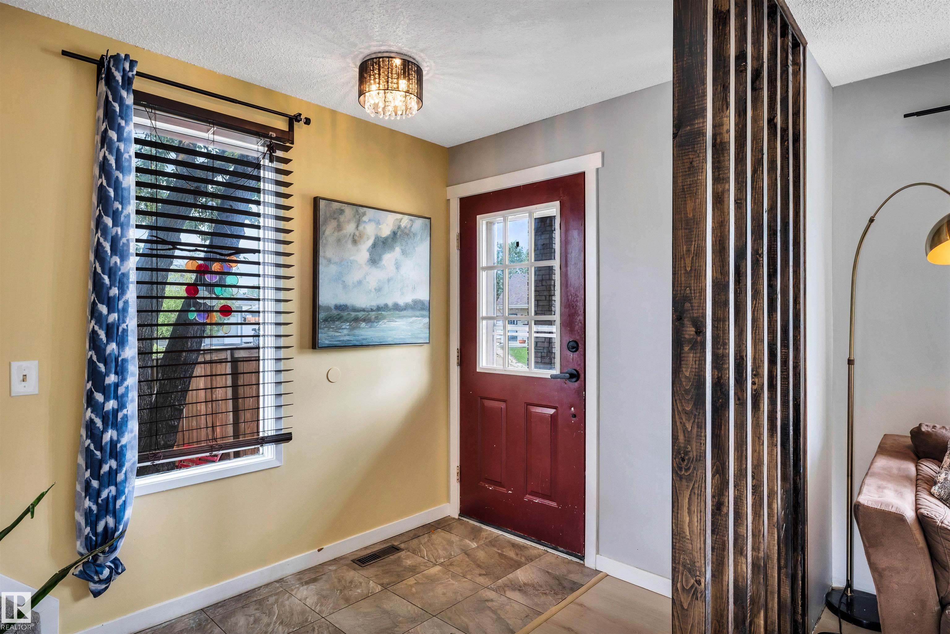 Photo 6 at 4551 33a Avenue NW, Weinlos, Edmonton