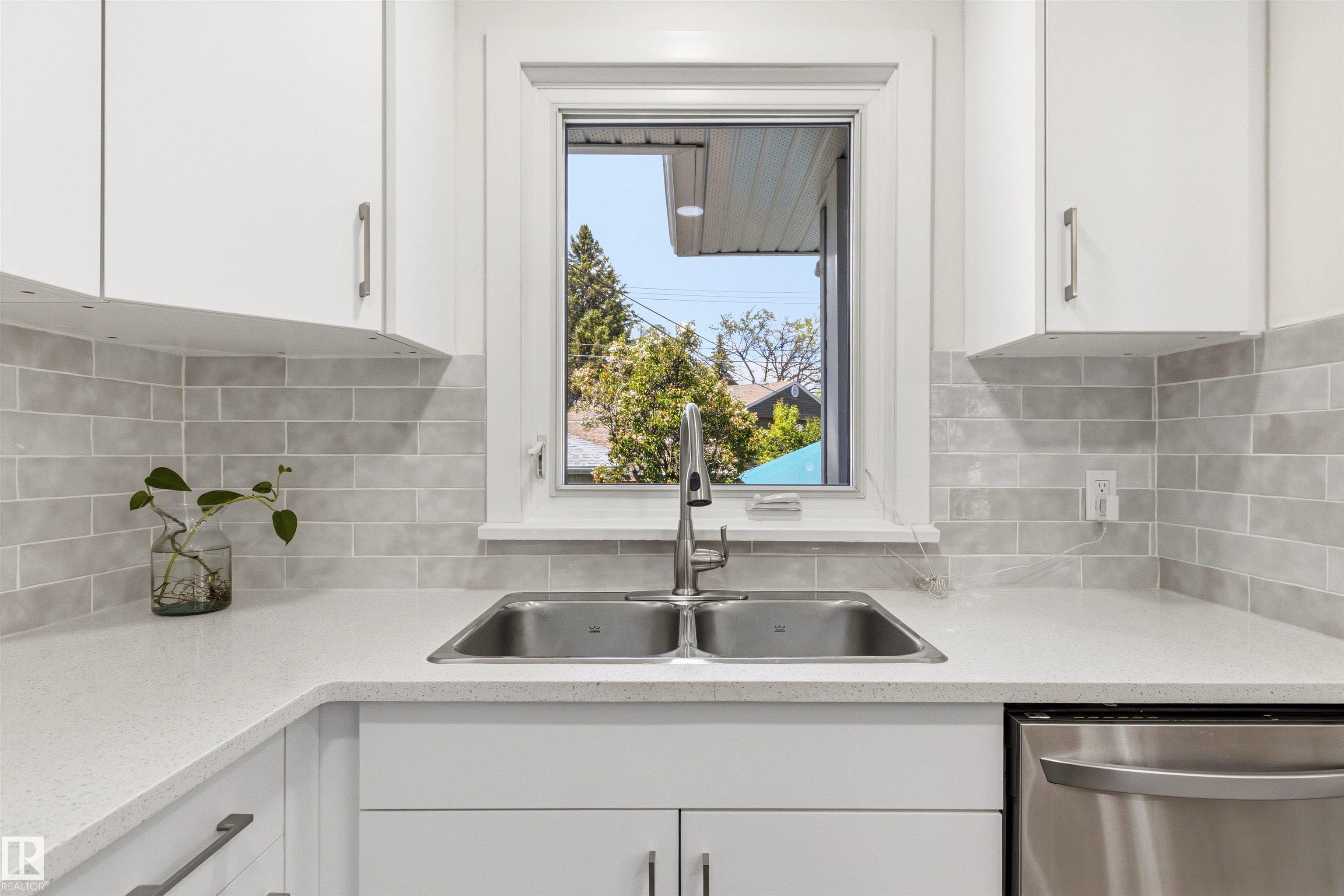 Photo 11 at 8708 89 Avenue NW, Bonnie Doon, Edmonton